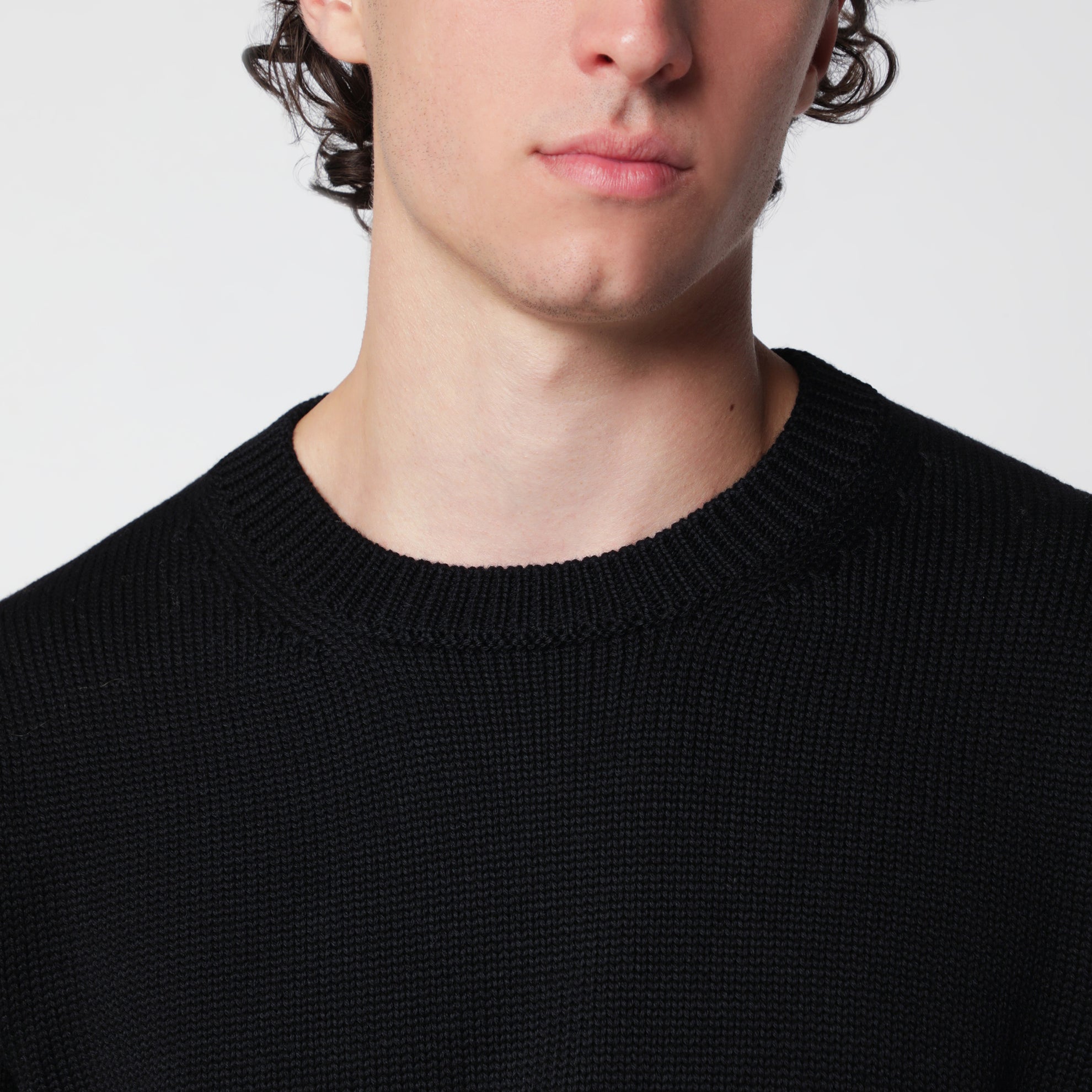 Maglione girocollo nero in lana