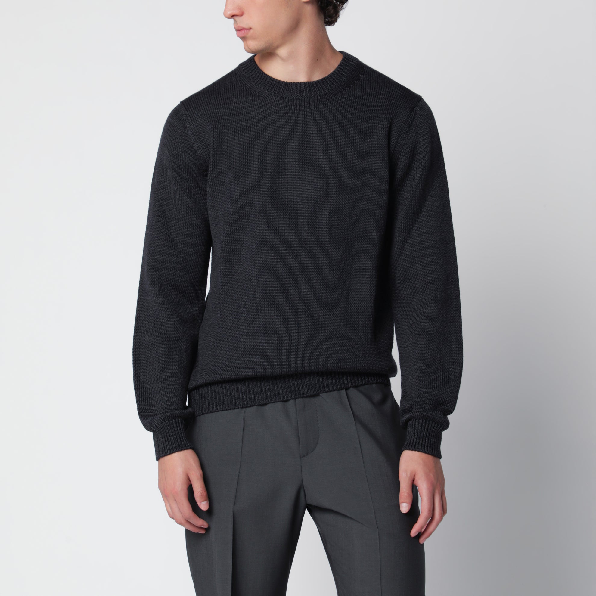 Maglione girocollo grigio antracite in lana