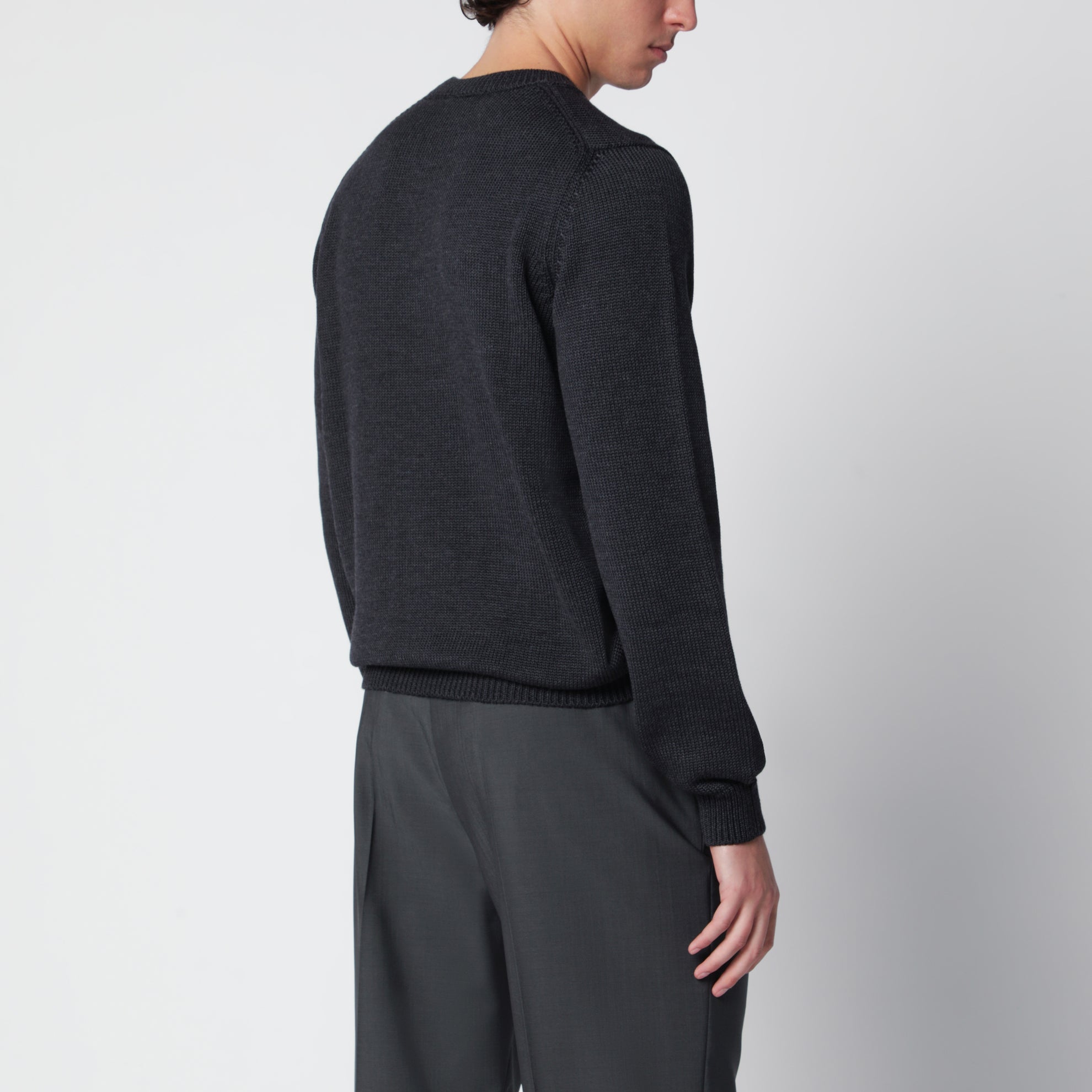 Maglione girocollo grigio antracite in lana