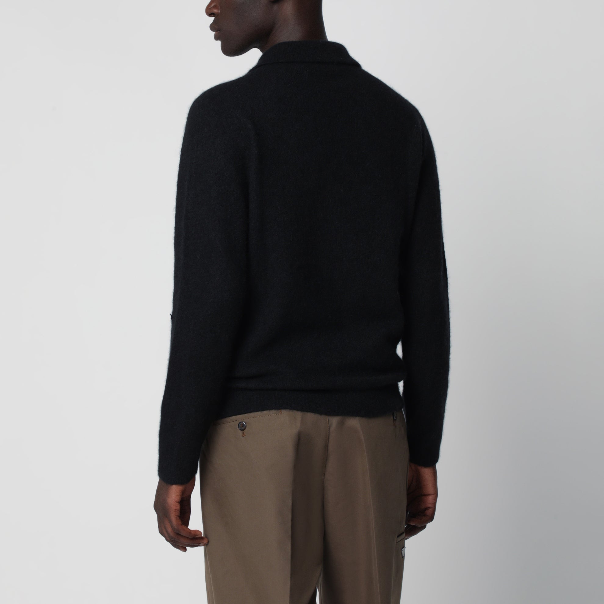 Polo nera in cashmere