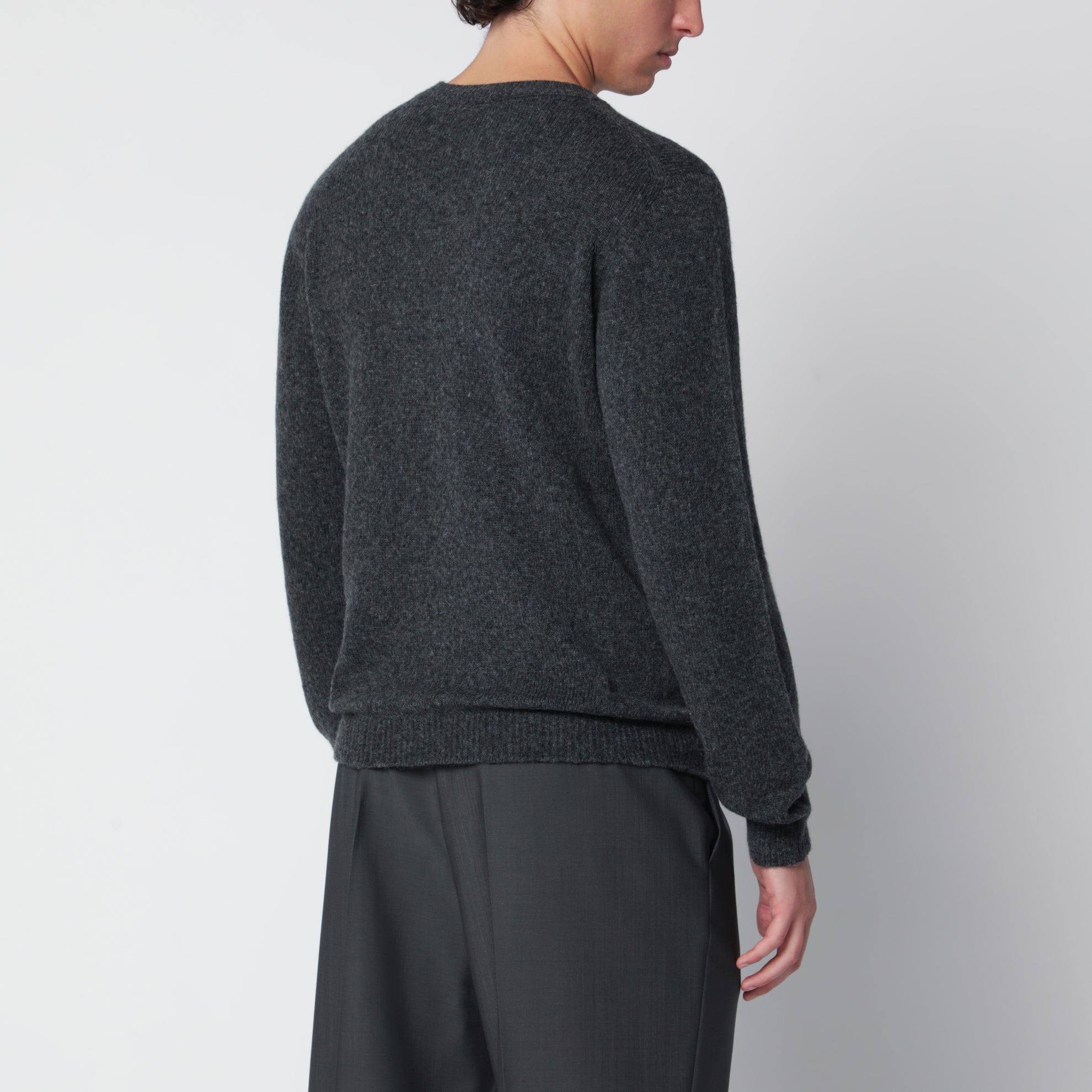 Maglione grigio antracite in misto lana