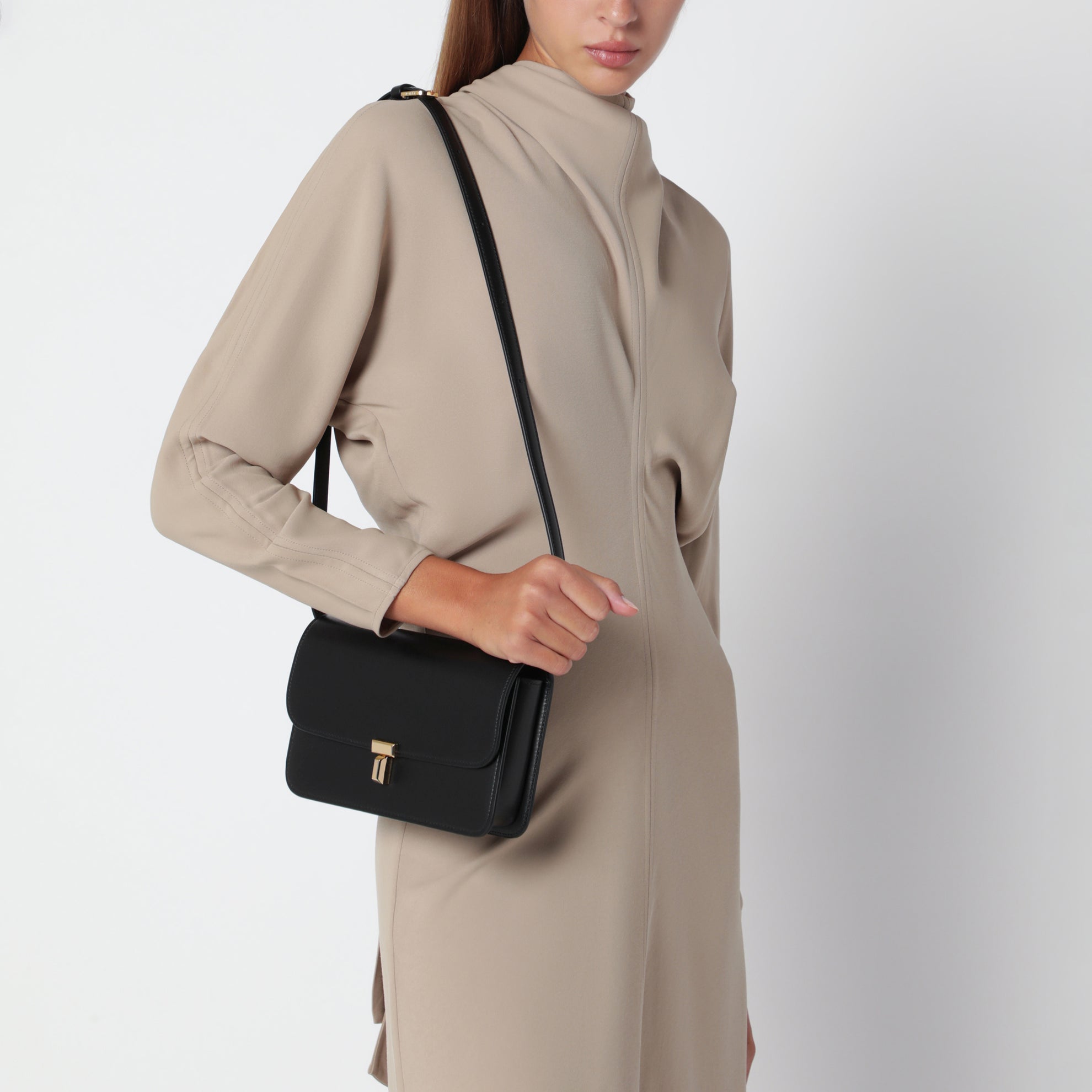 Pochette en cuir noir avec fermeture à cadenas en T