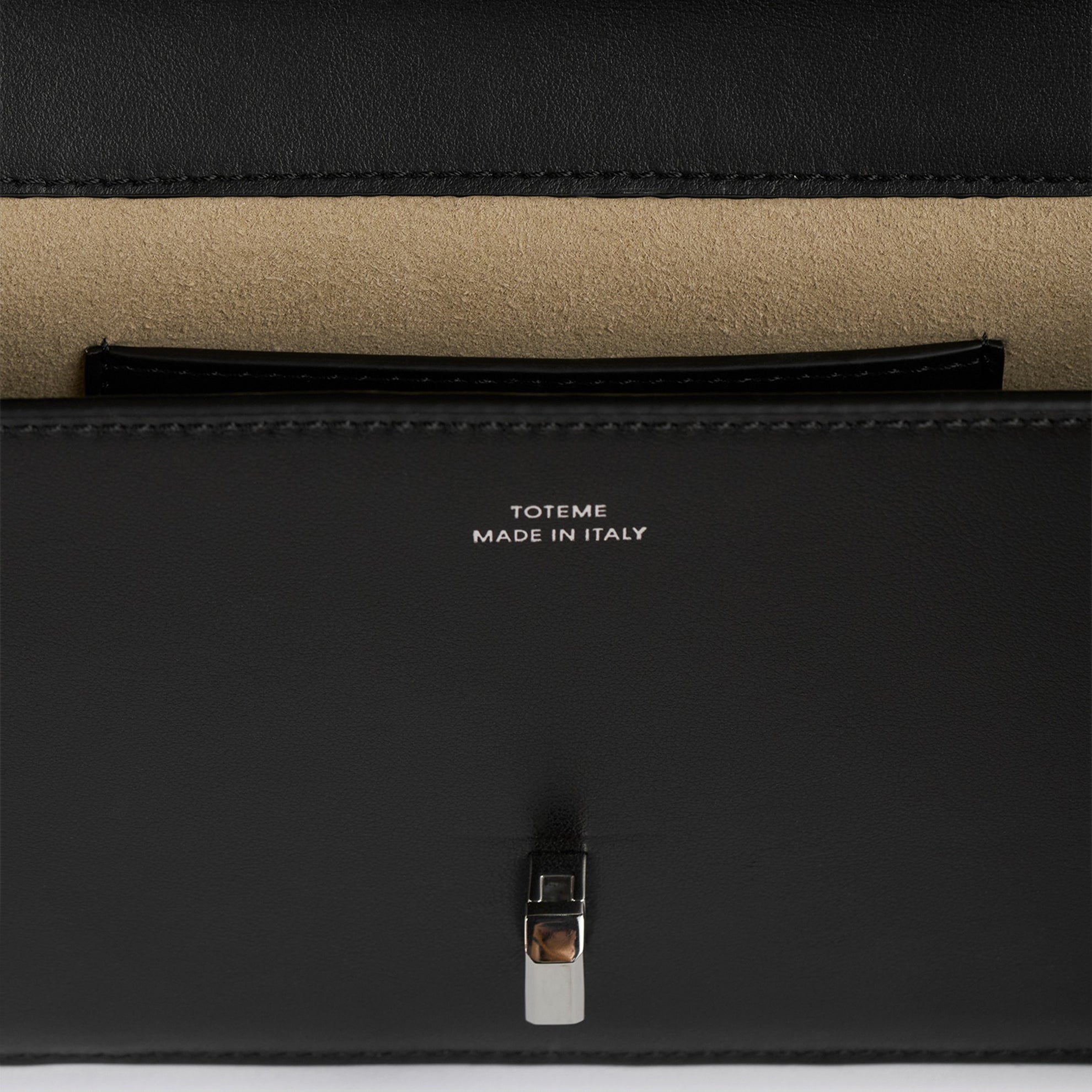 Pochette en cuir noir avec fermeture à cadenas en T