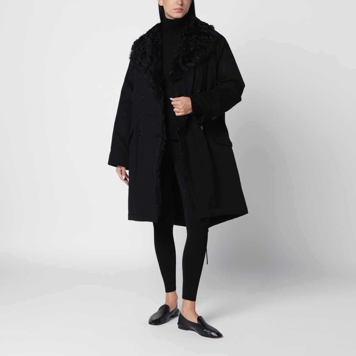 Parka lungo nero in cotone e shearling