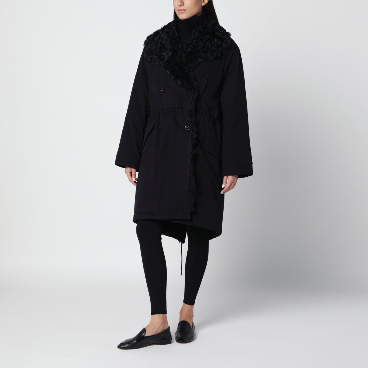 Parka lungo nero in cotone e shearling