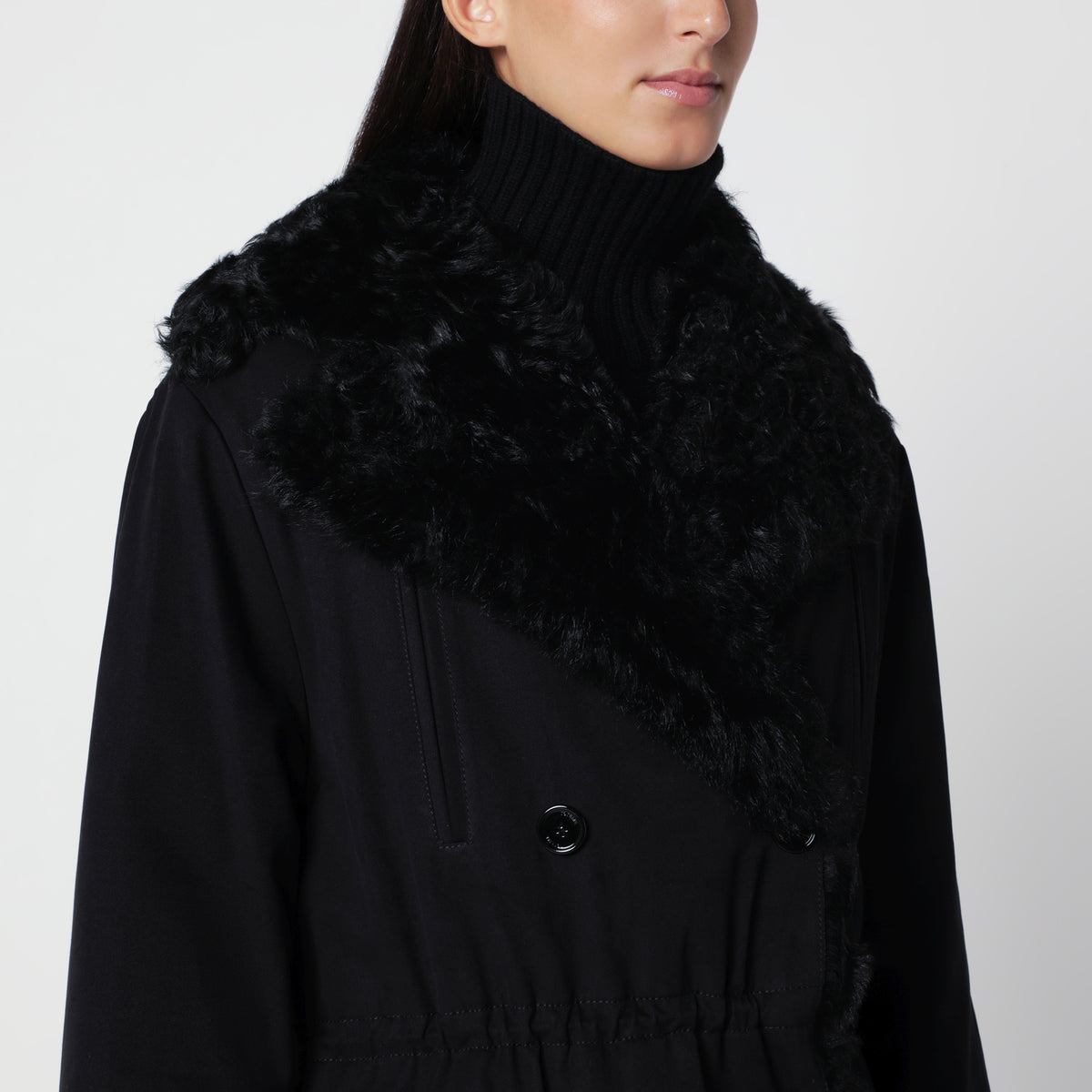 Parka lungo nero in cotone e shearling