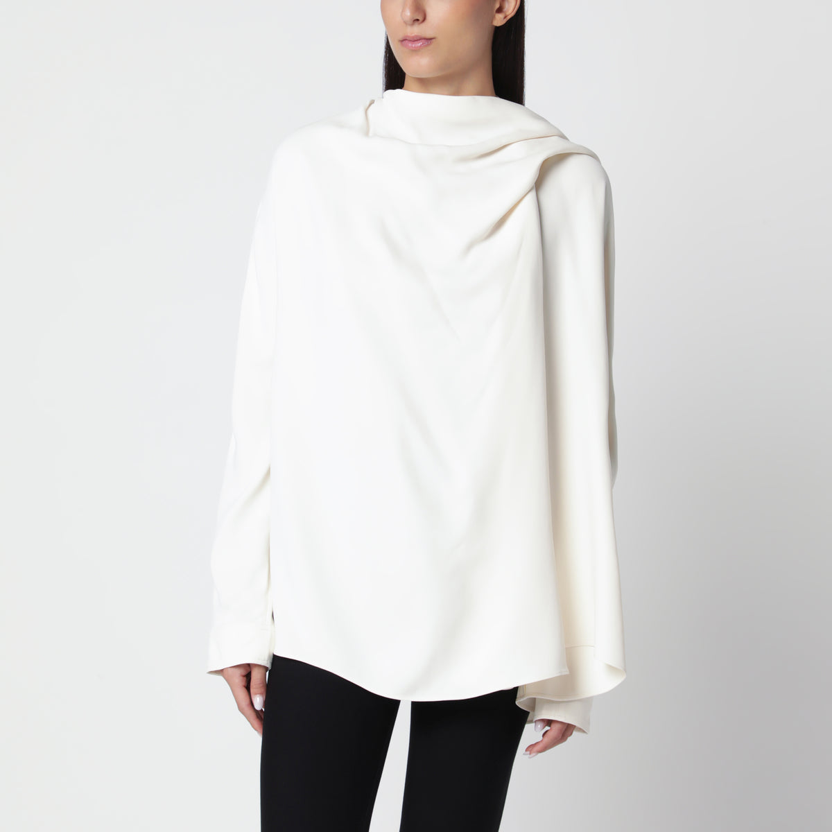Ecrufarbene, asymmetrisch drapierte Bluse aus Viskose