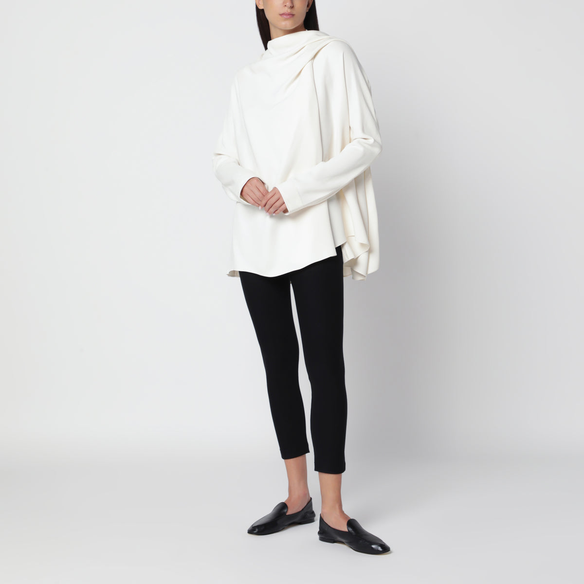 Ecrufarbene, asymmetrisch drapierte Bluse aus Viskose
