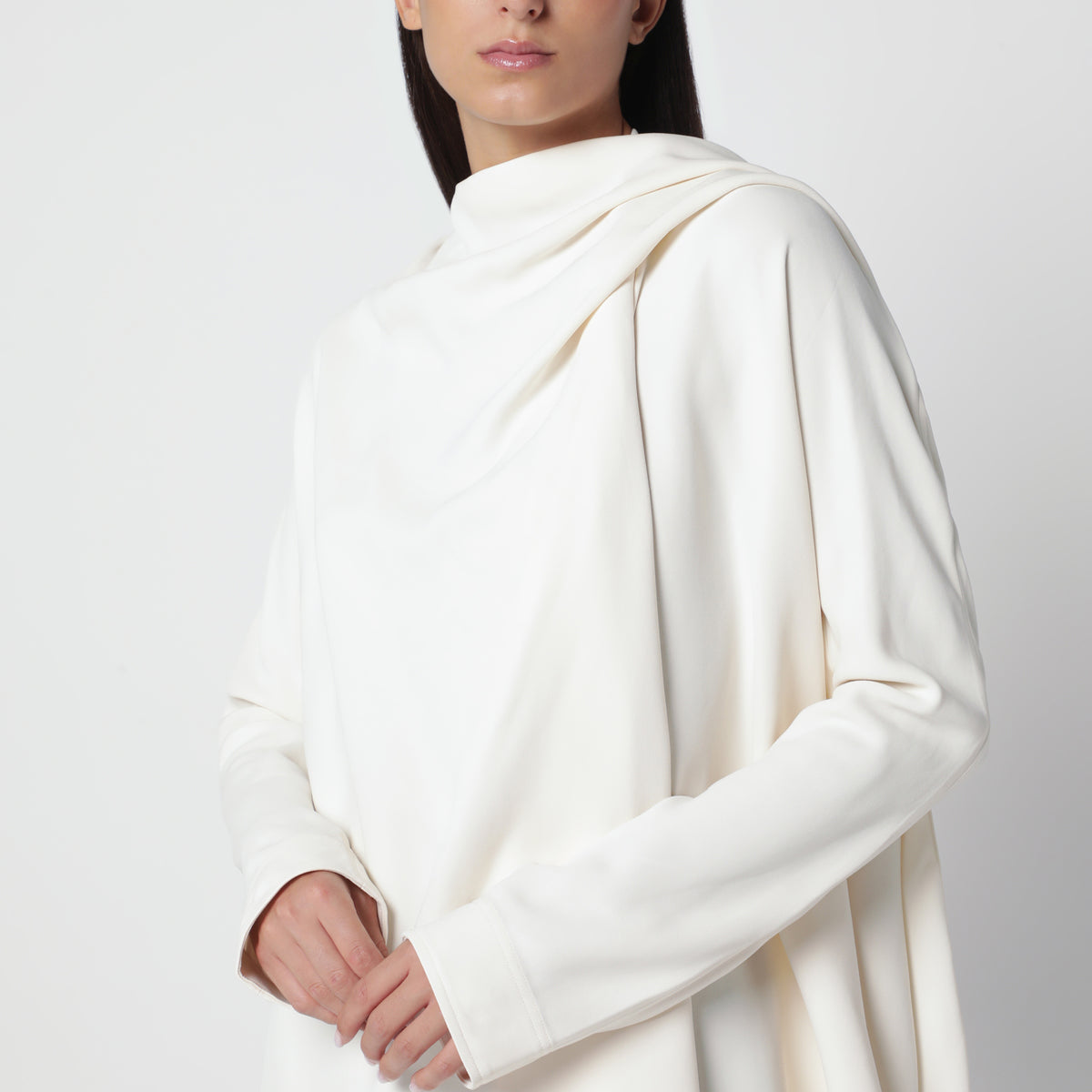 Ecrufarbene, asymmetrisch drapierte Bluse aus Viskose