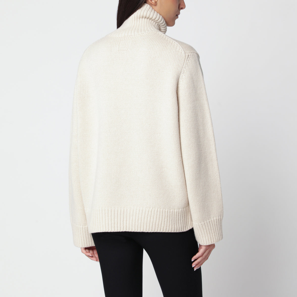 Übergroßer, mandelfarbener Wollrollkragenpullover
