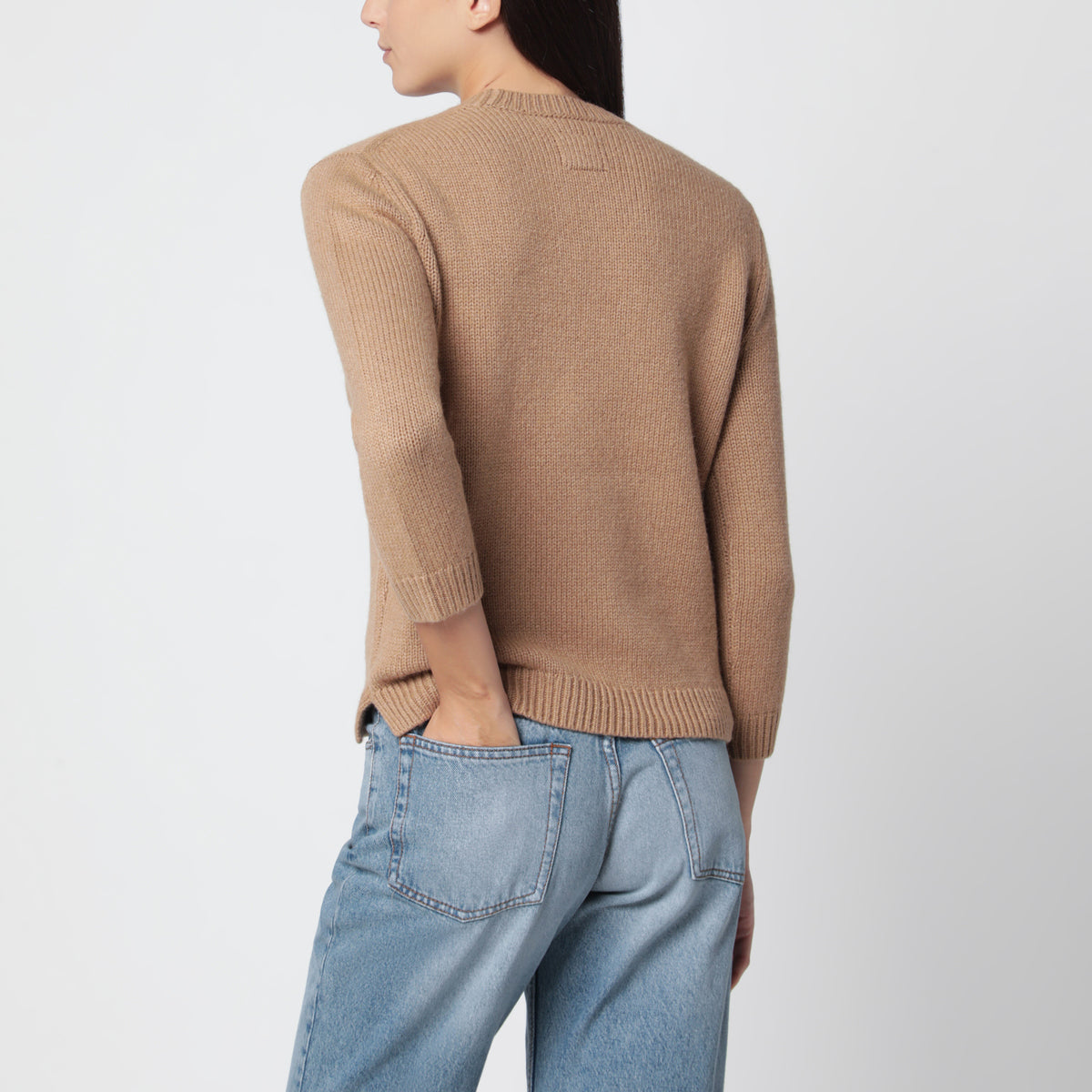 Kamelhaarfarbener Pullover mit Rundhalsausschnitt