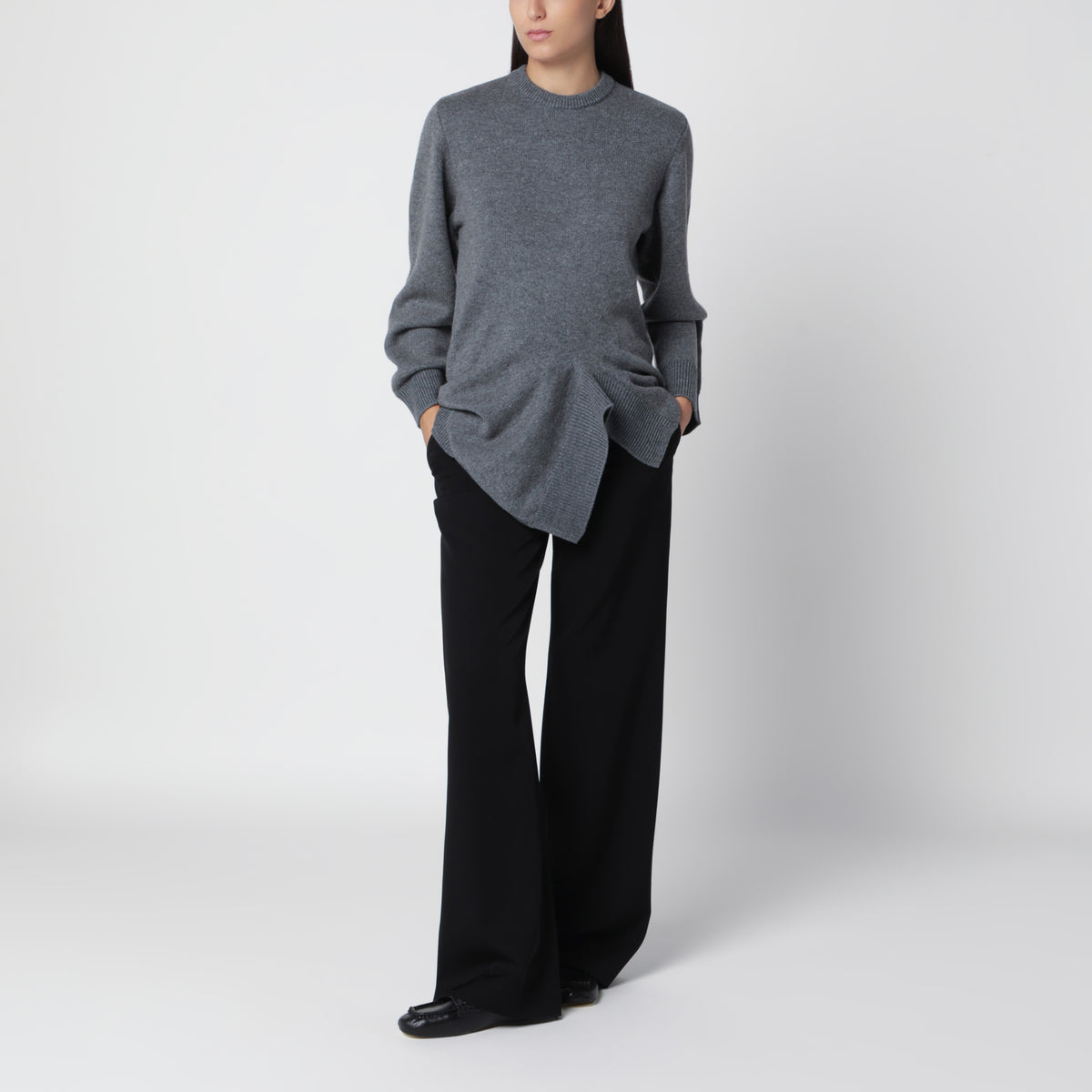 Dunkelgrauer asymmetrischer Pullover aus Wolle und Kaschmir