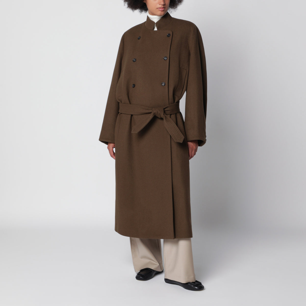 Manteau long marron en laine vierge