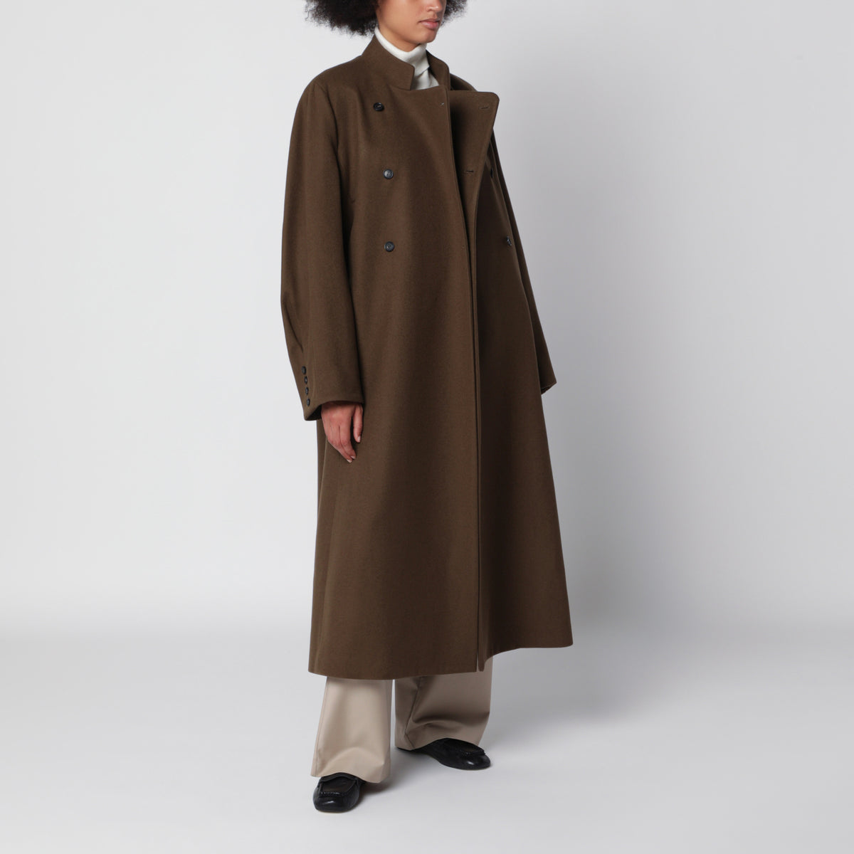 Manteau long marron en laine vierge