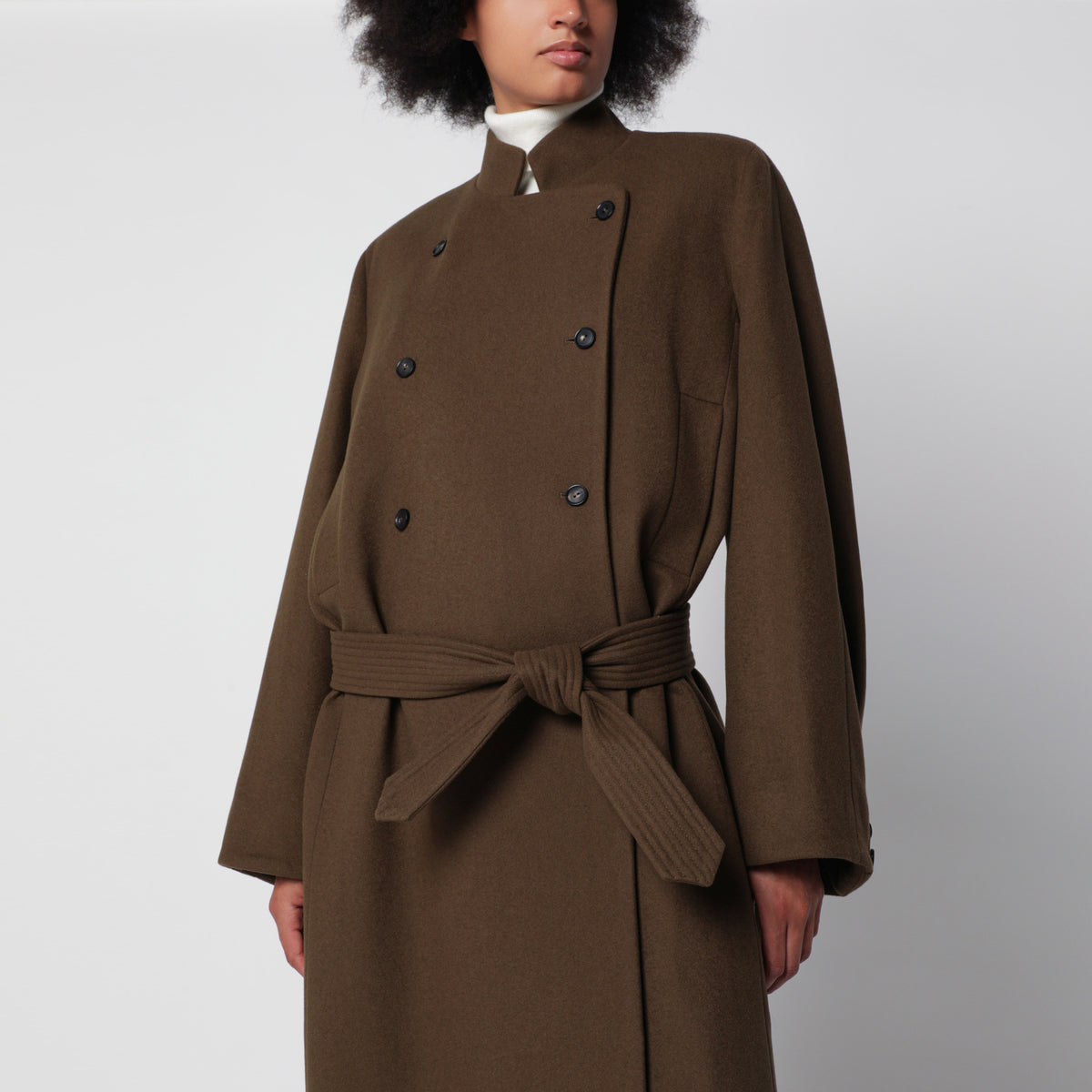 Manteau long marron en laine vierge