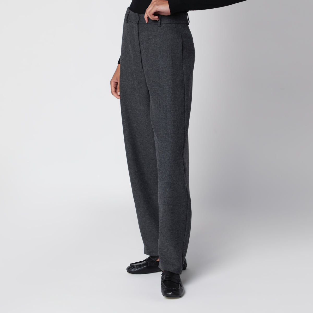 Pantalon gris à coupe incurvée en laine