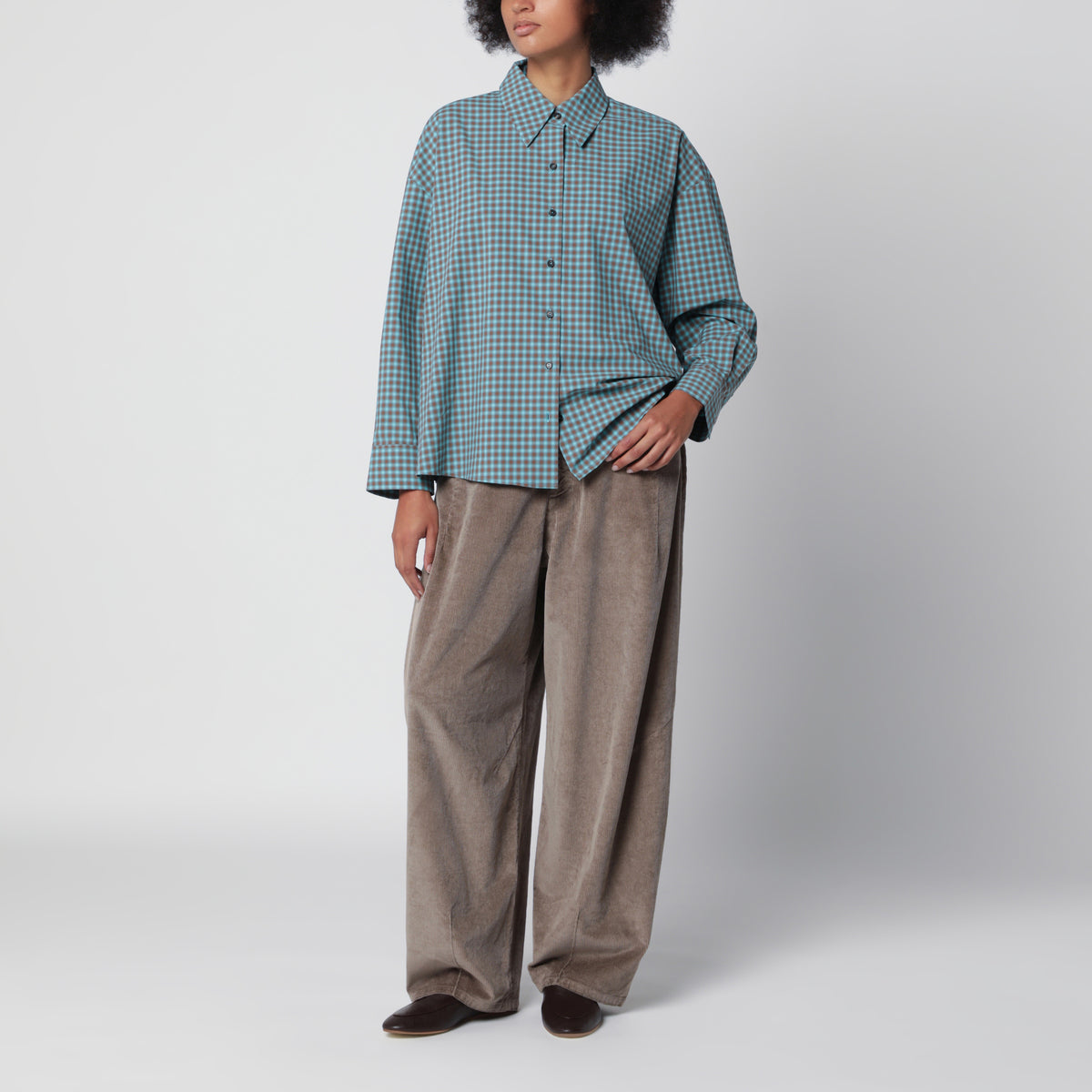 Pantaloni larghi grigio verdi in velluto a coste