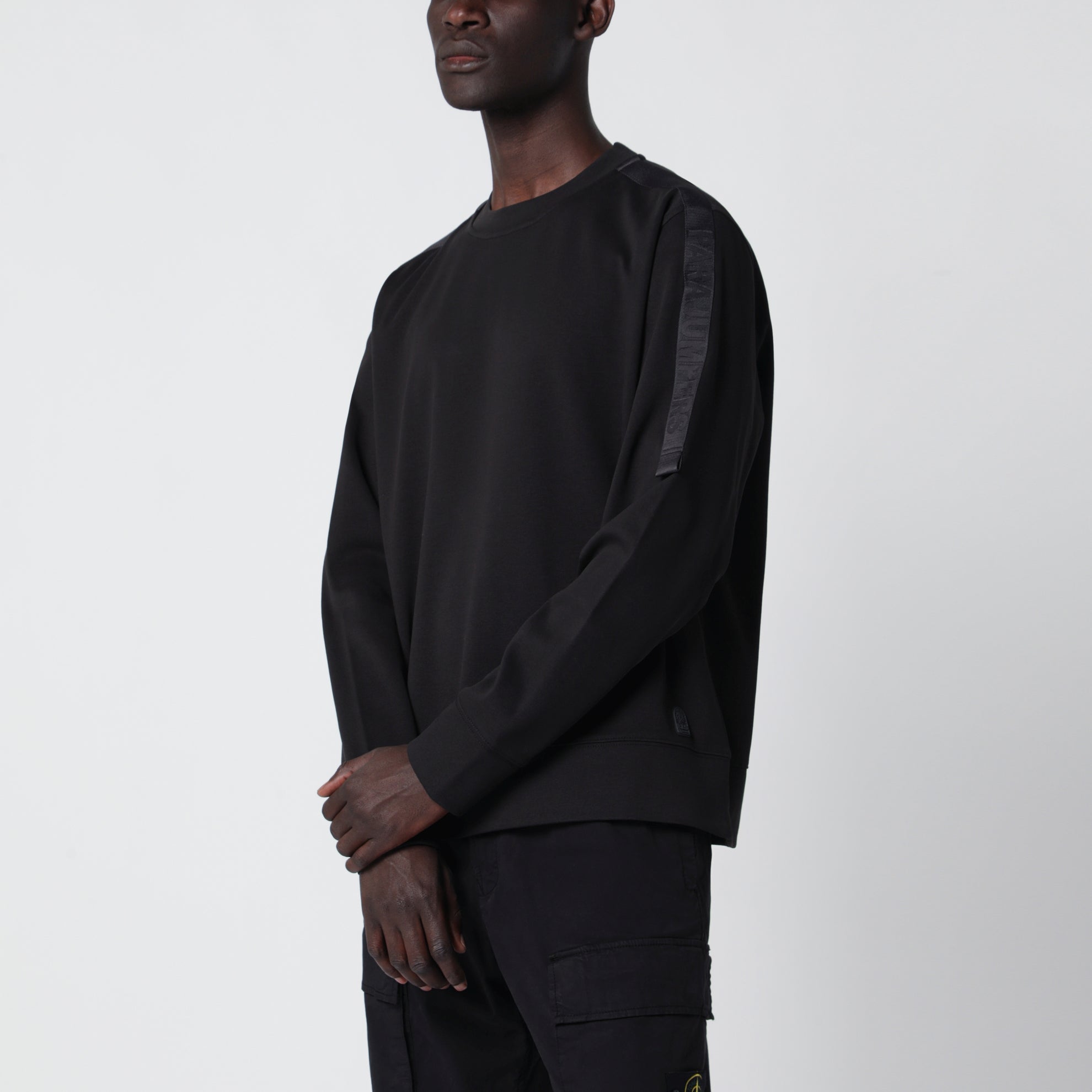Sweatshirt noir avec détail logo
