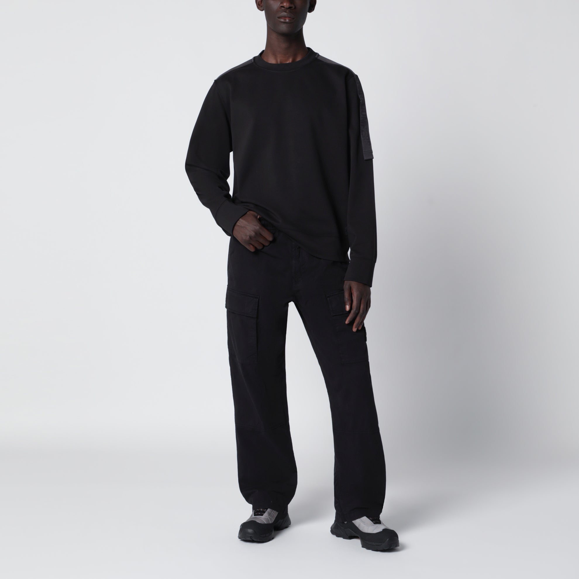 Sweatshirt noir avec détail logo