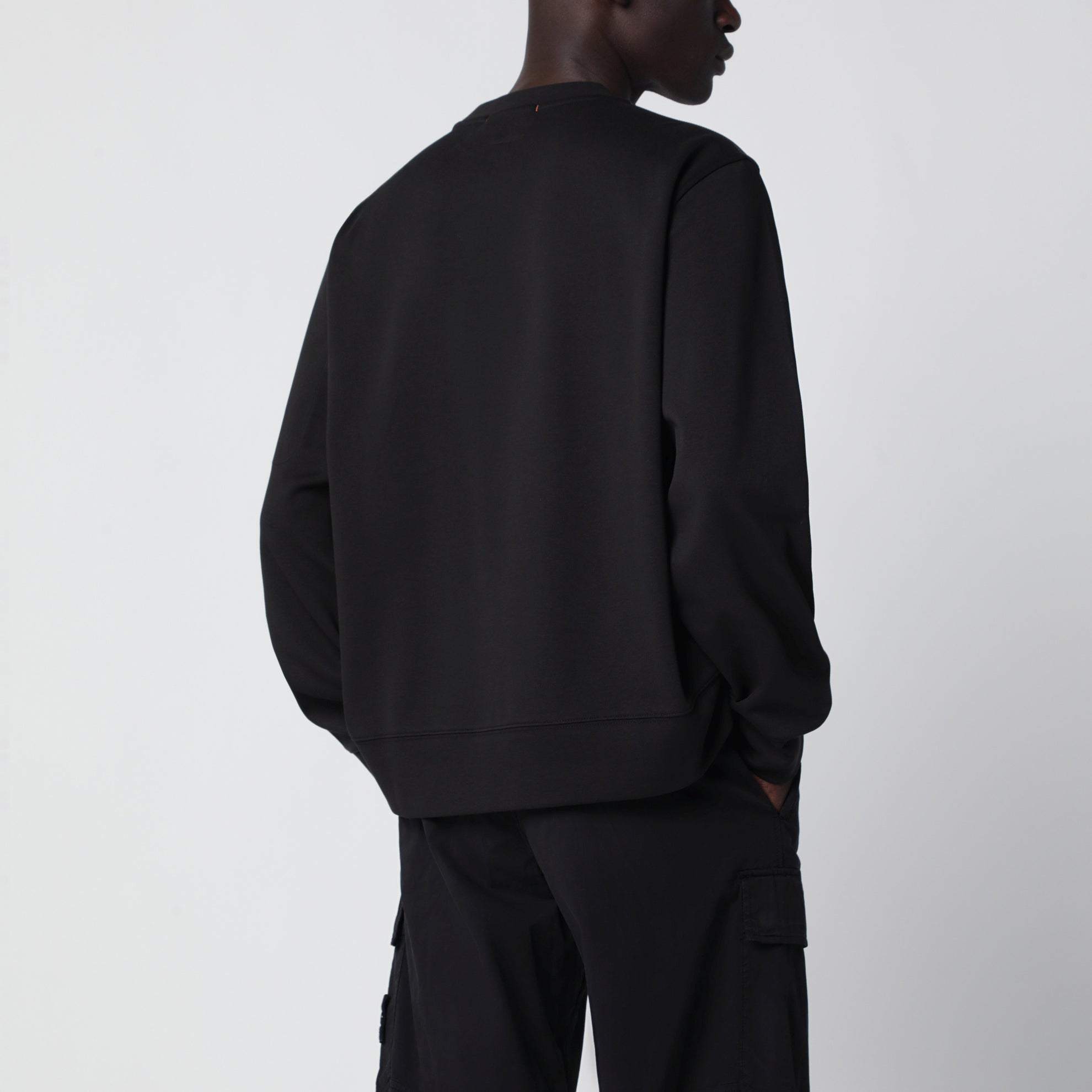 Sweatshirt noir avec détail logo