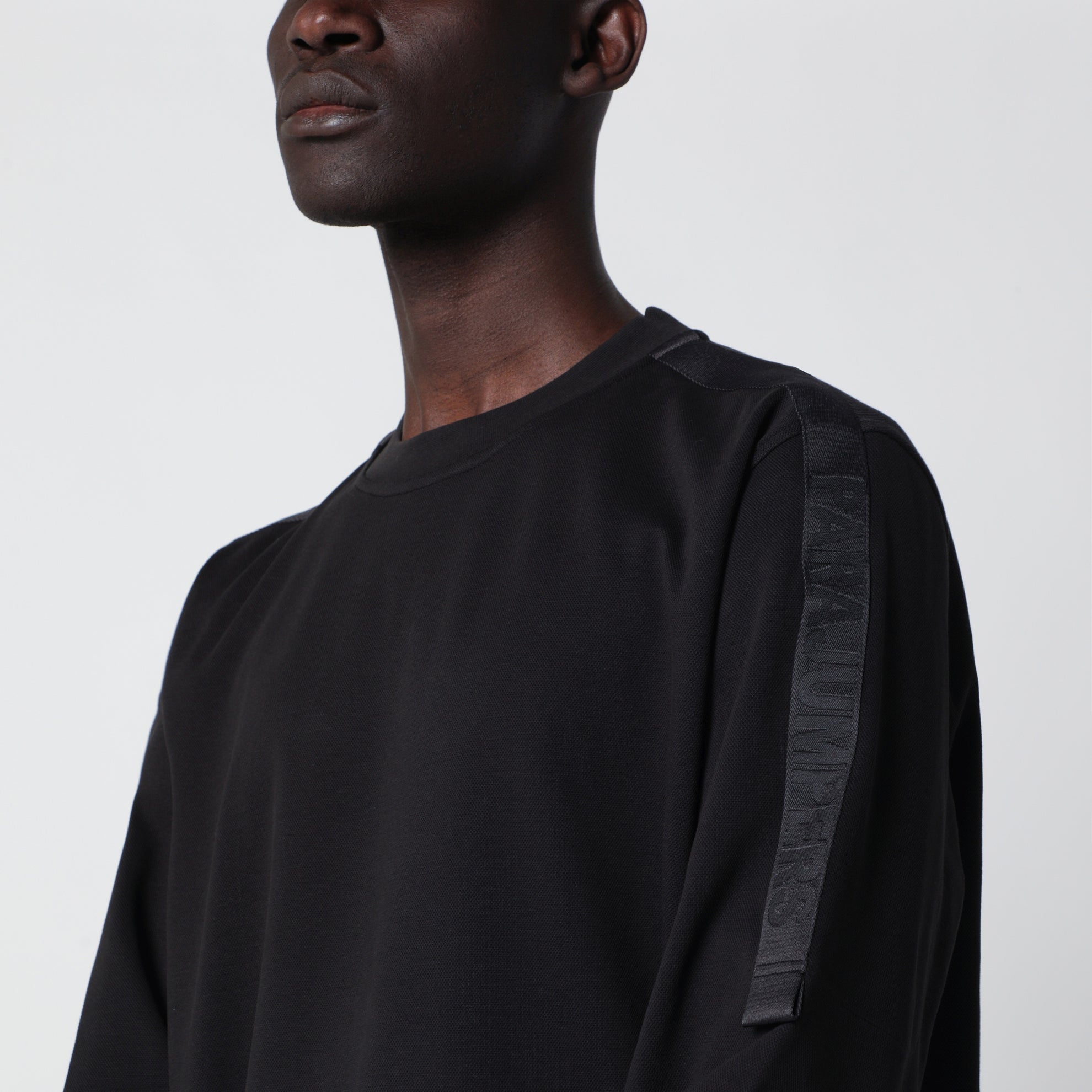 Sweatshirt noir avec détail logo