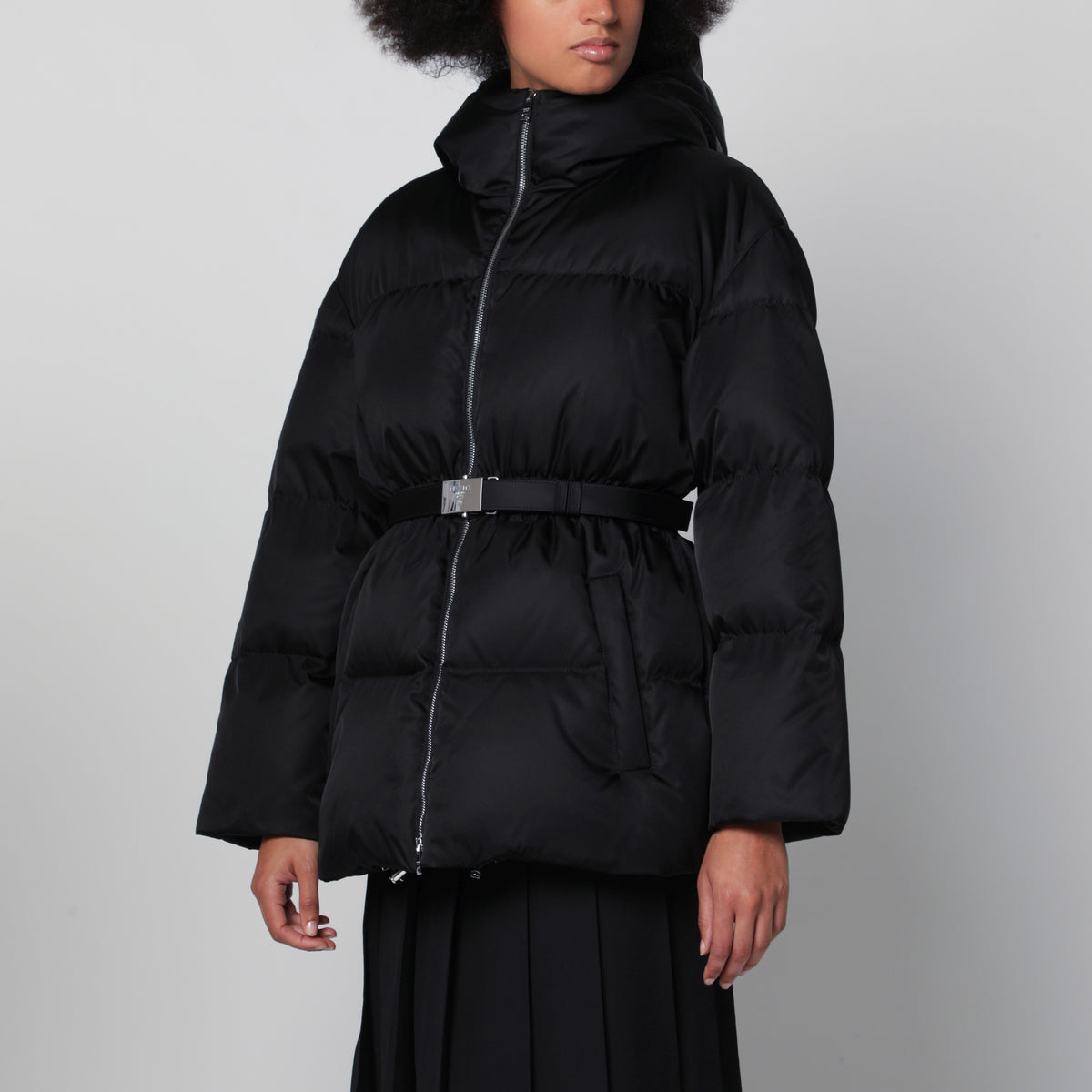 Doudoune noire ceinturée en Re-Nylon