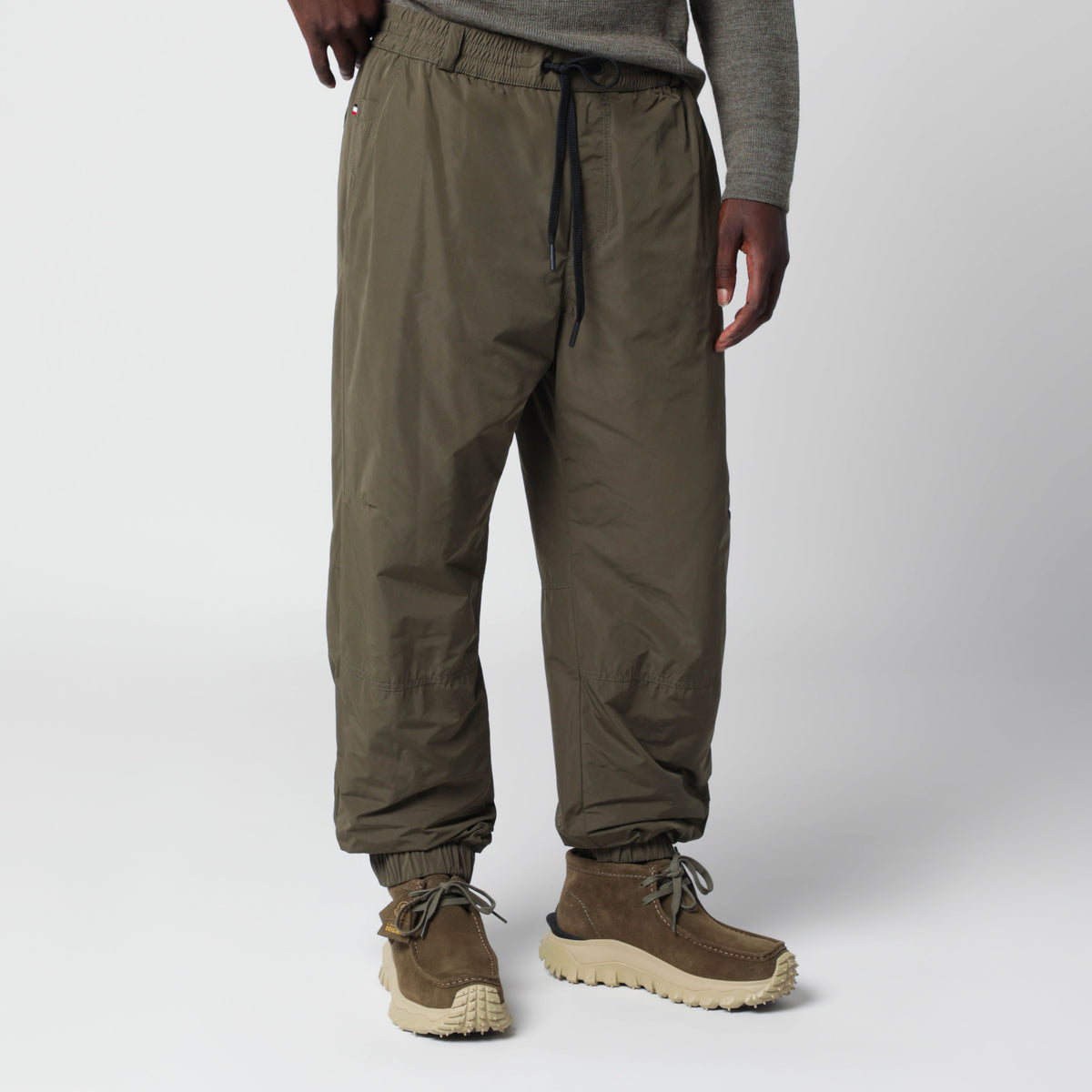 Pantalon vert olive en tissu technique