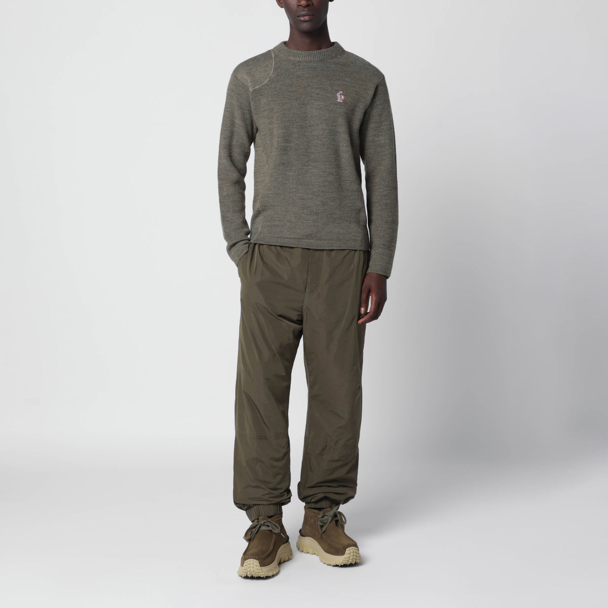 Pantalon vert olive en tissu technique