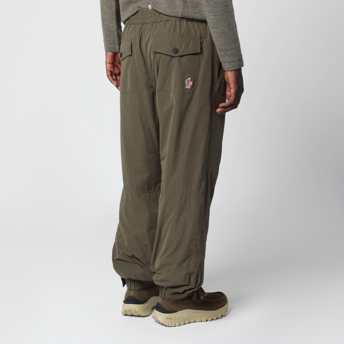 Pantalon vert olive en tissu technique