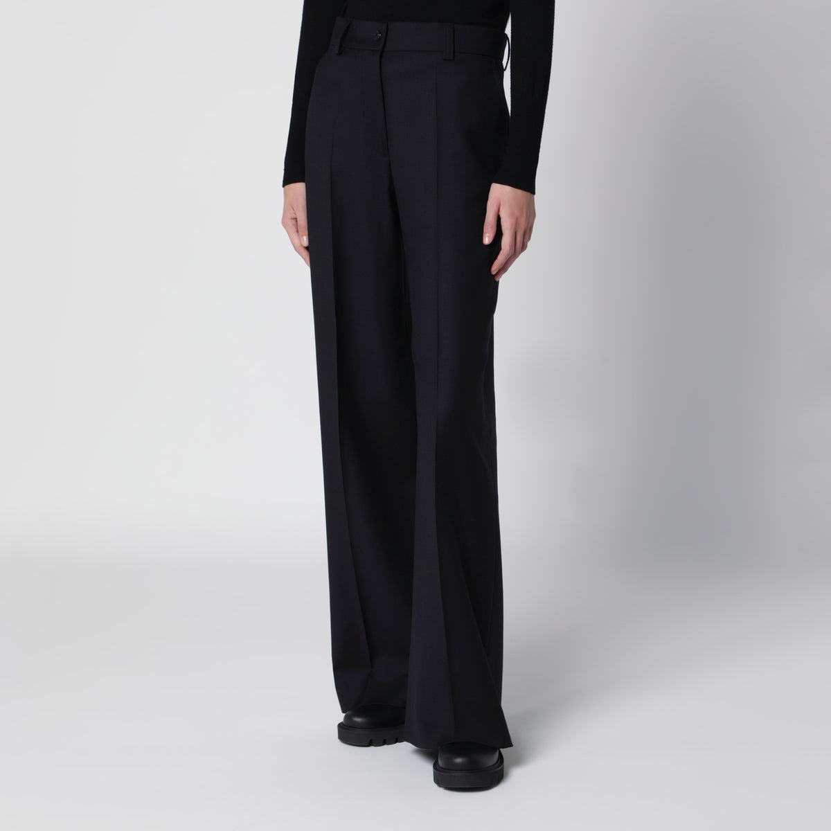 Schwarze Hose mit weitem Bein aus Wolle