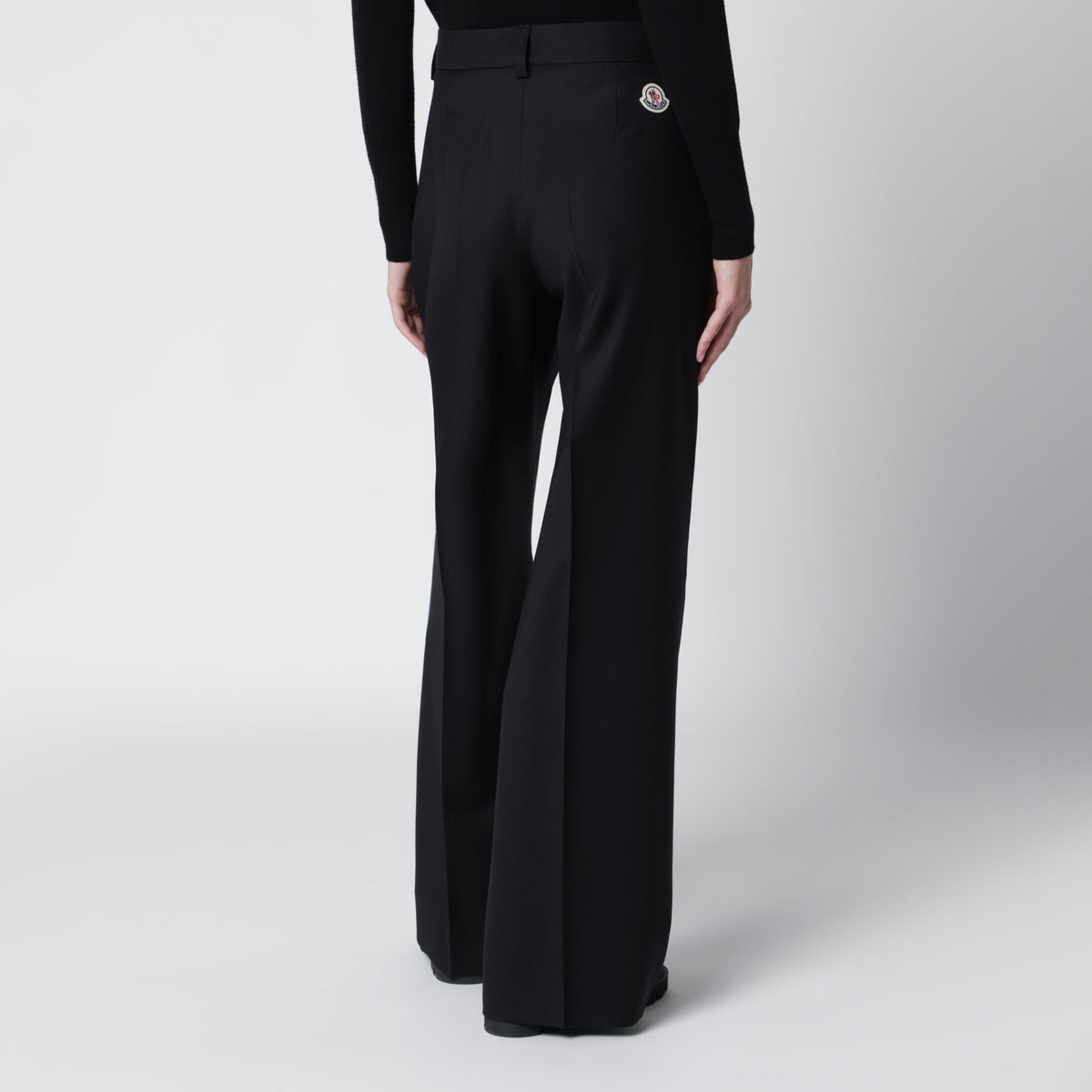 Schwarze Hose mit weitem Bein aus Wolle