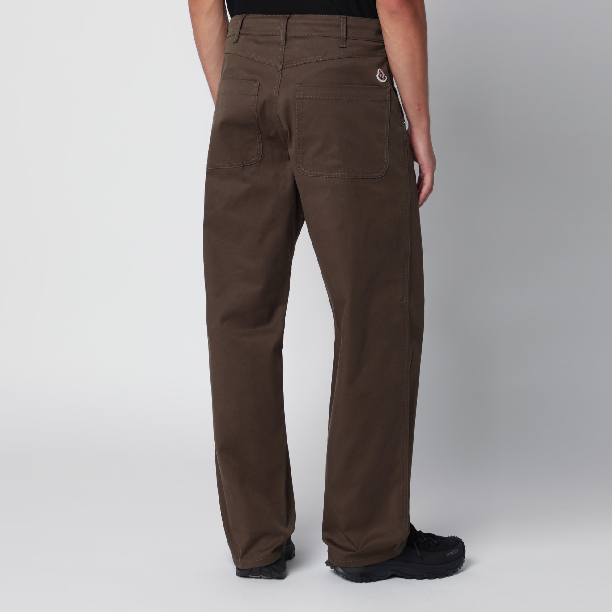 Khakigrüne Hose aus technischer Baumwolle