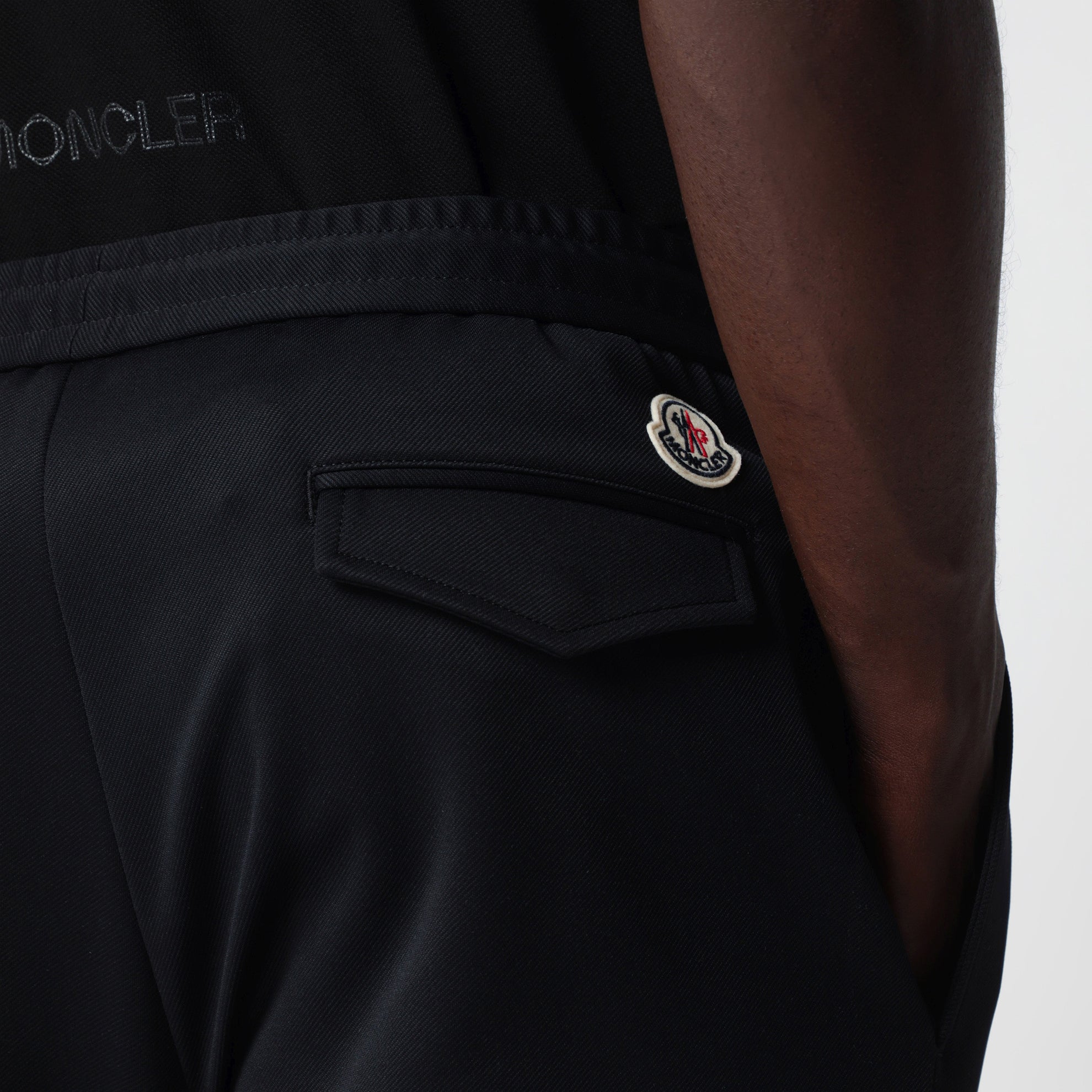 Schwarze Jogginghose mit Logo-Patch