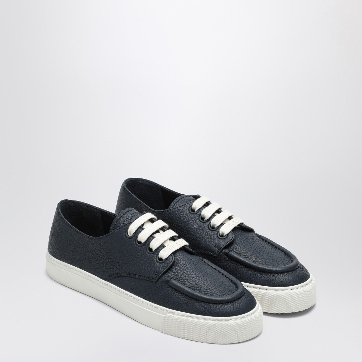 Sneakers in pelle martellata blu baltico