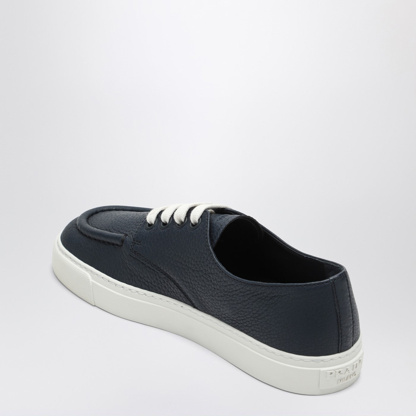 Sneakers in pelle martellata blu baltico