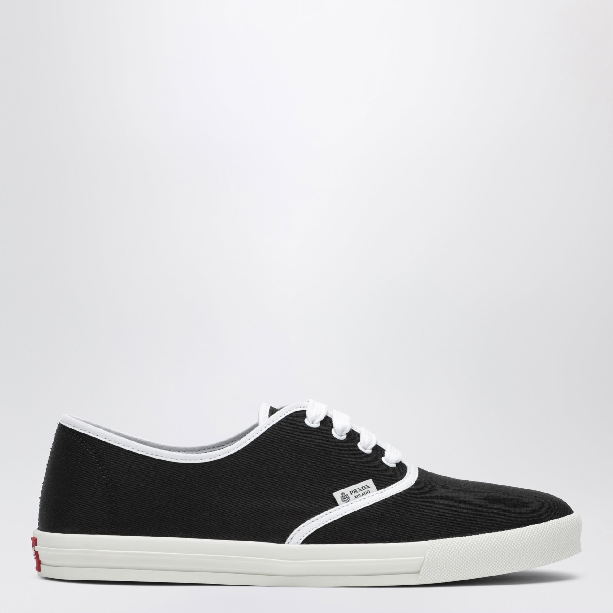 Black drill fabric sneakers
