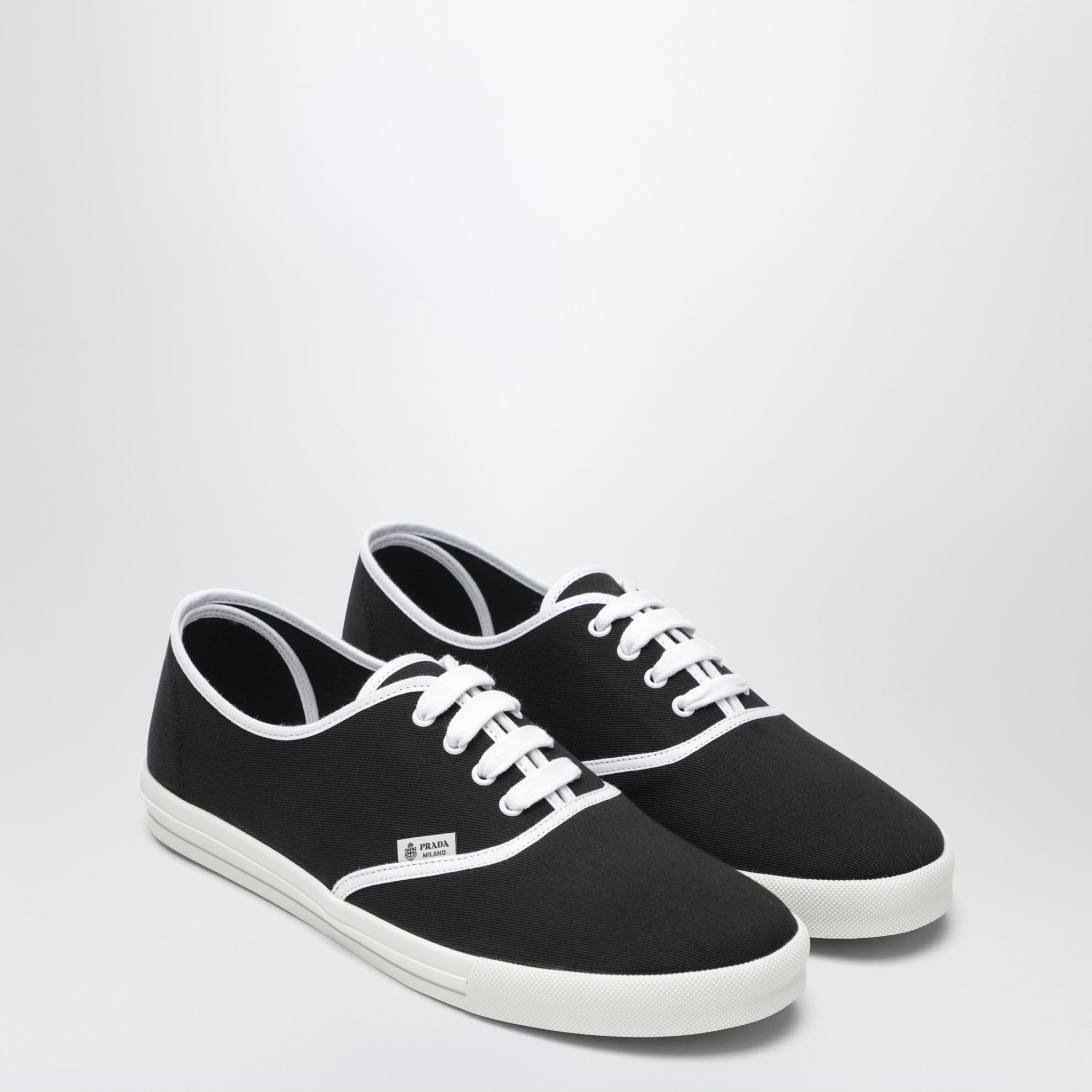 Black drill fabric sneakers