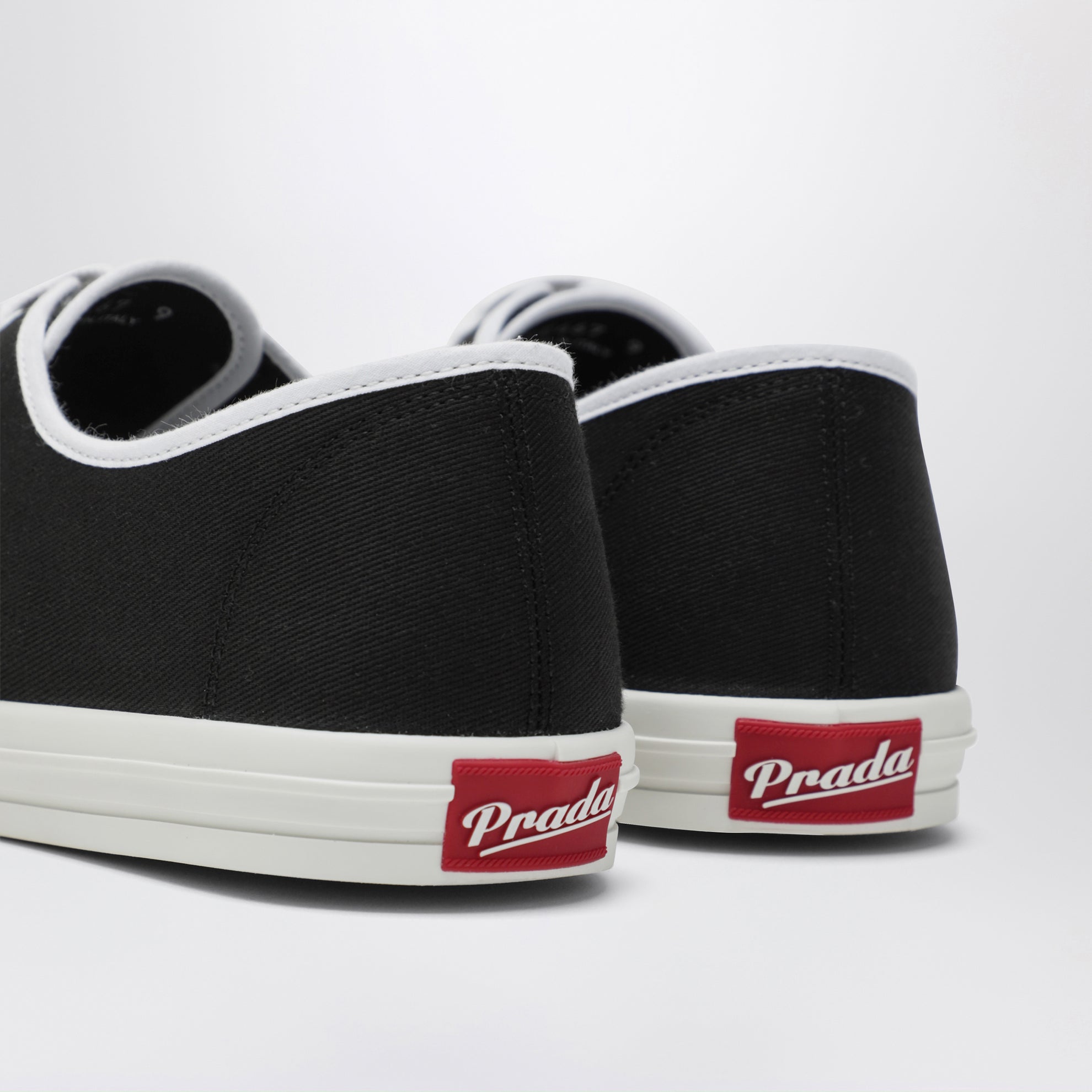 Black drill fabric sneakers