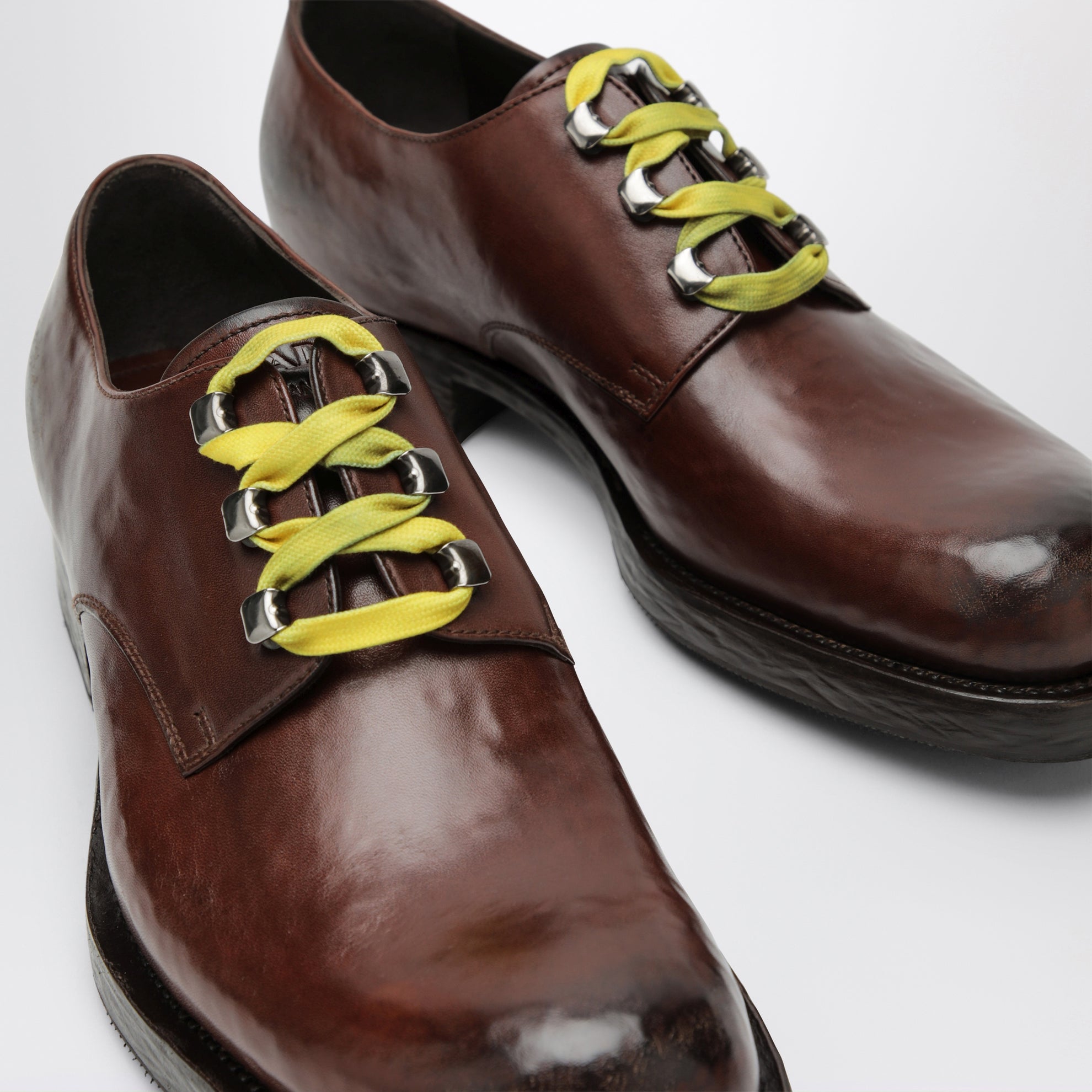 Scarpe stringate marroni in pelle anticata