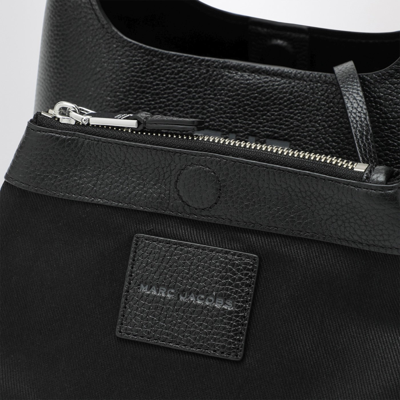 The Mini Sac Bag en cuir pleine fleur noir