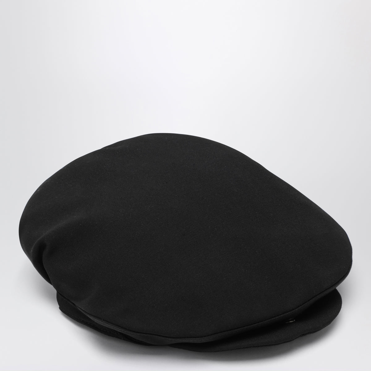 Basco nero in cotone