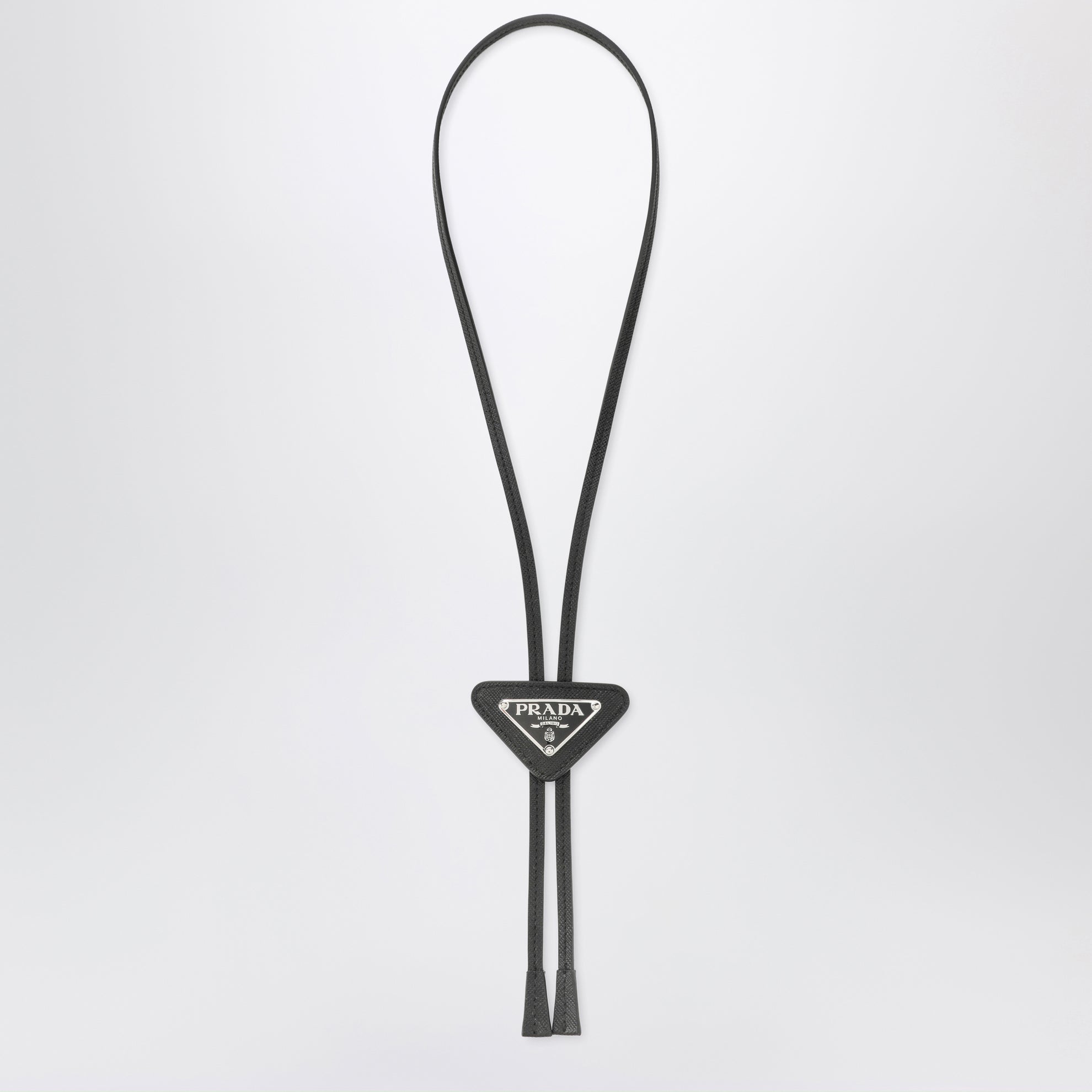 Schwarzer Bolo Tie aus Saffiano-Leder mit Logo