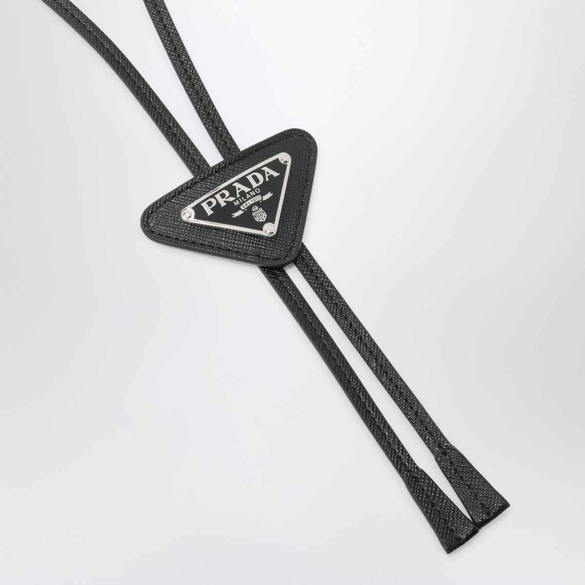 Bolo Tie nero in Saffiano con logo