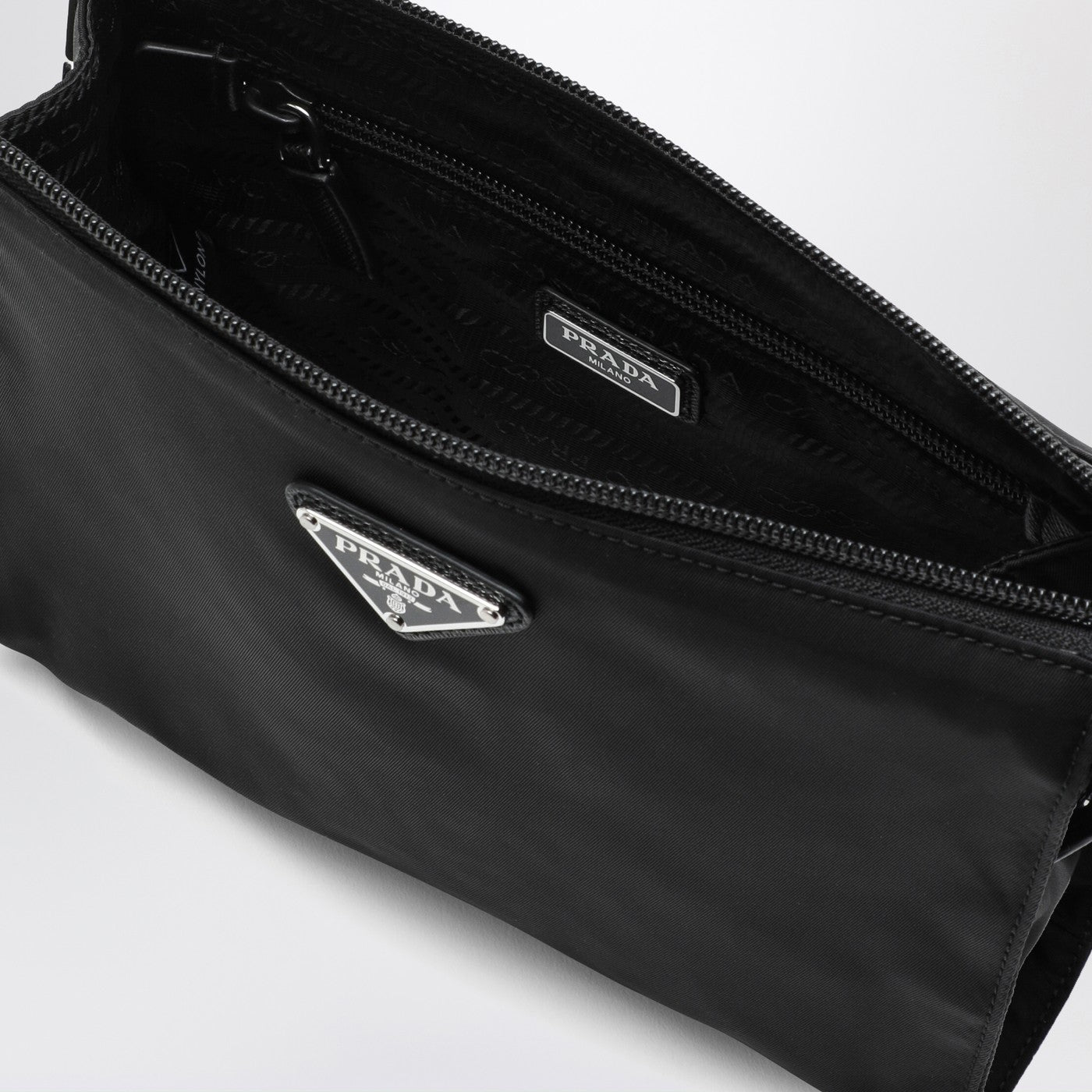 Pochette noire en Re-Nylon et Saffiano