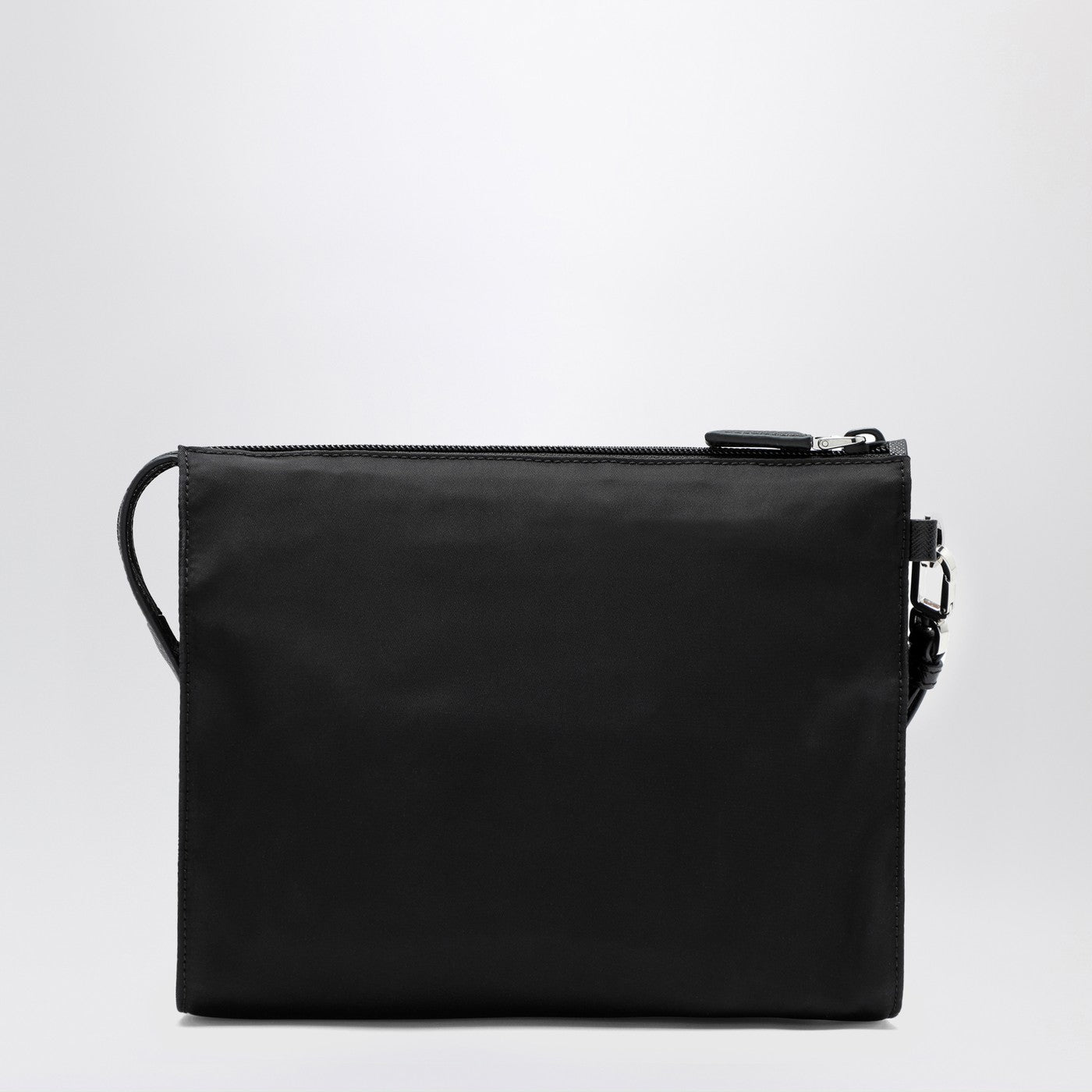 Black Pouch aus Re-Nylon und Saffiano
