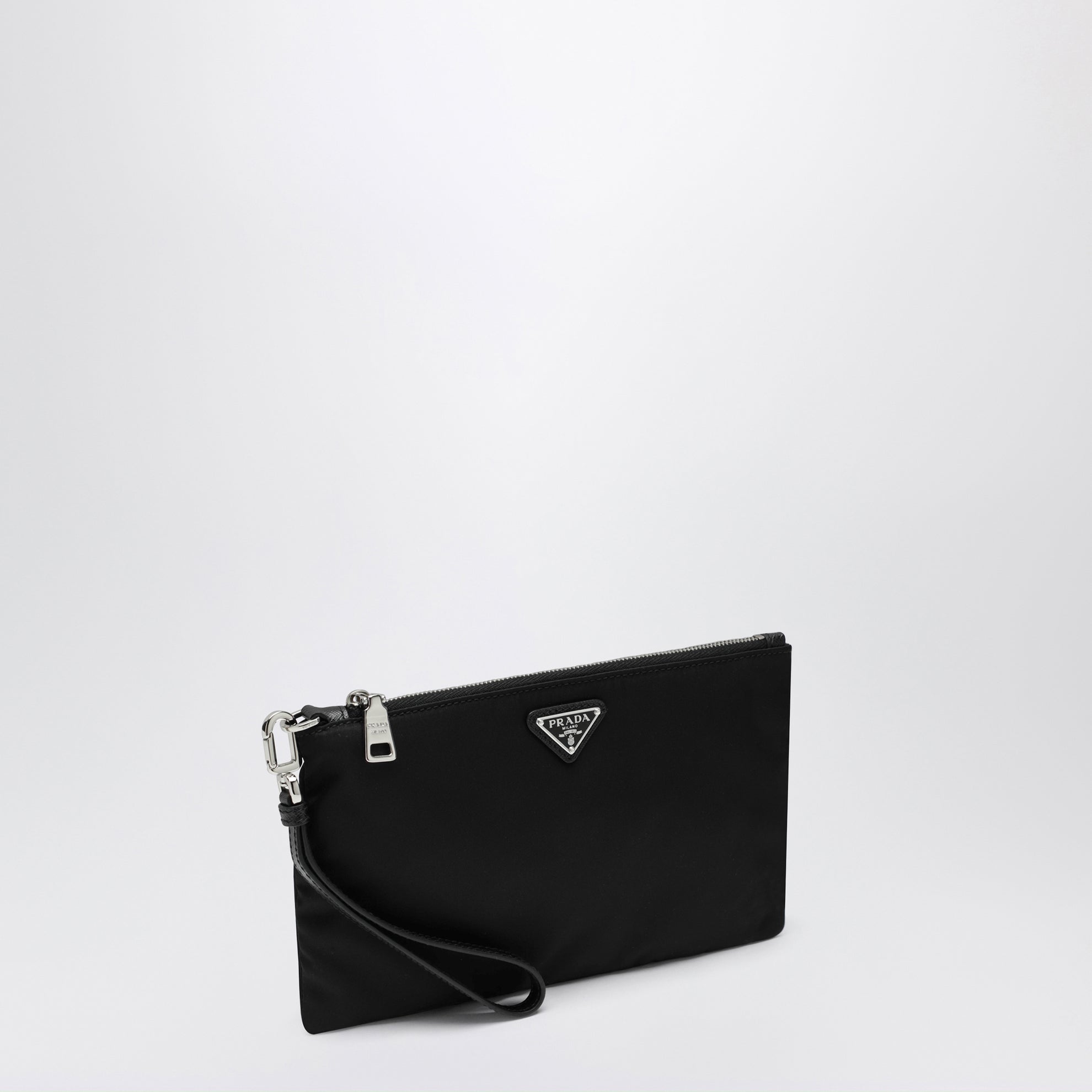 Pouch nera in Re-Nylon e Saffiano