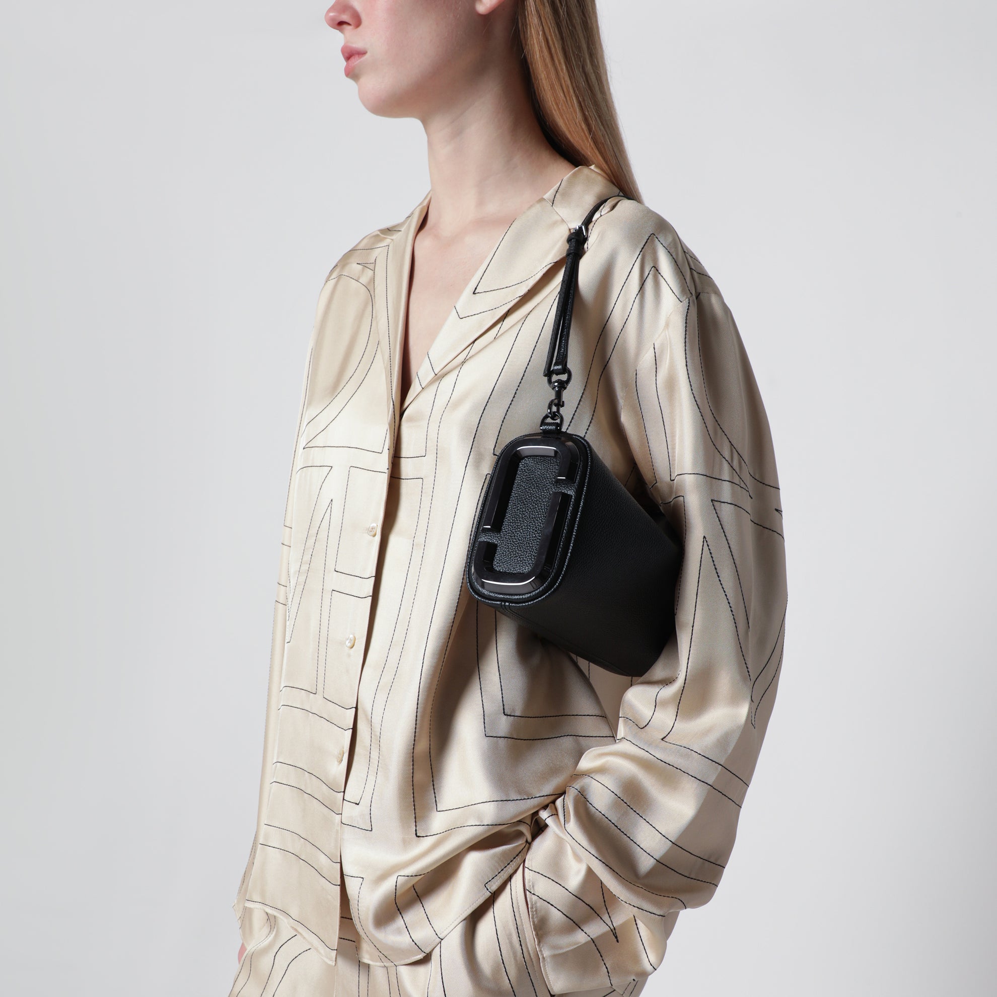 Schultertasche Snapshot DTM aus Leder in Schwarz