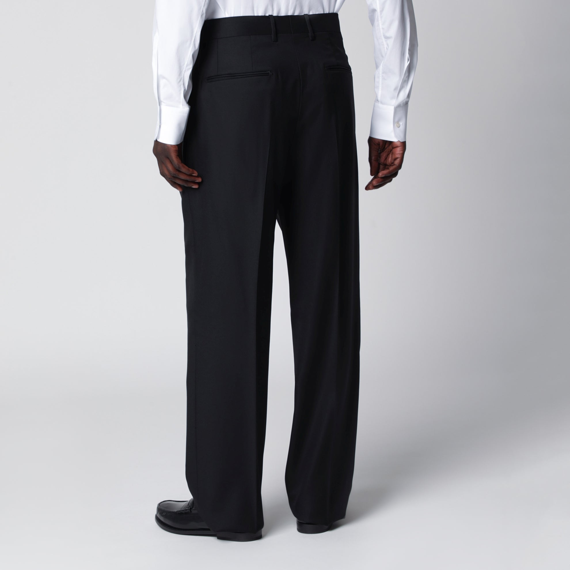 Costume Cuscroisée noire en laine
