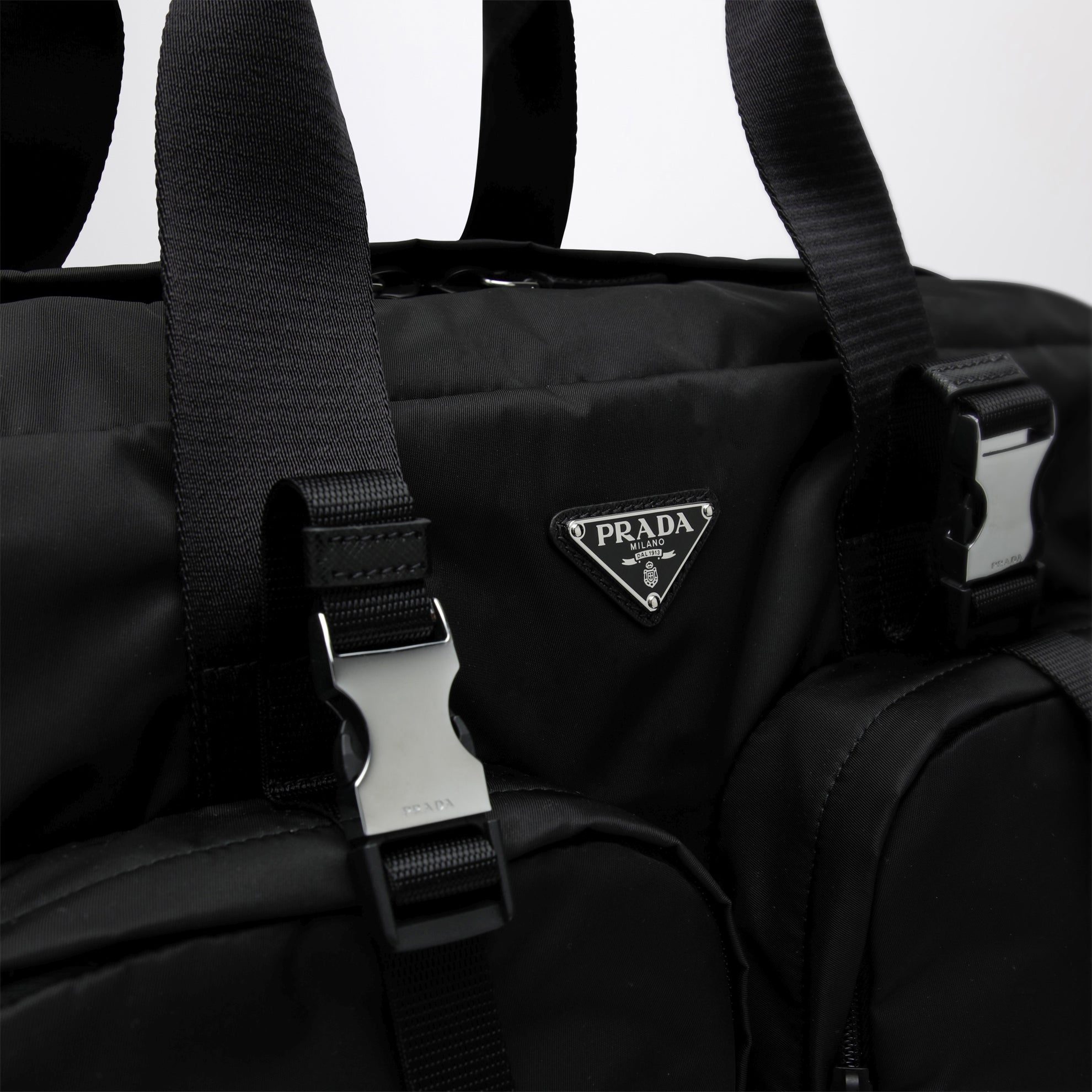 Schwarze Reisetasche aus Re-Nylon und Saffiano-Leder