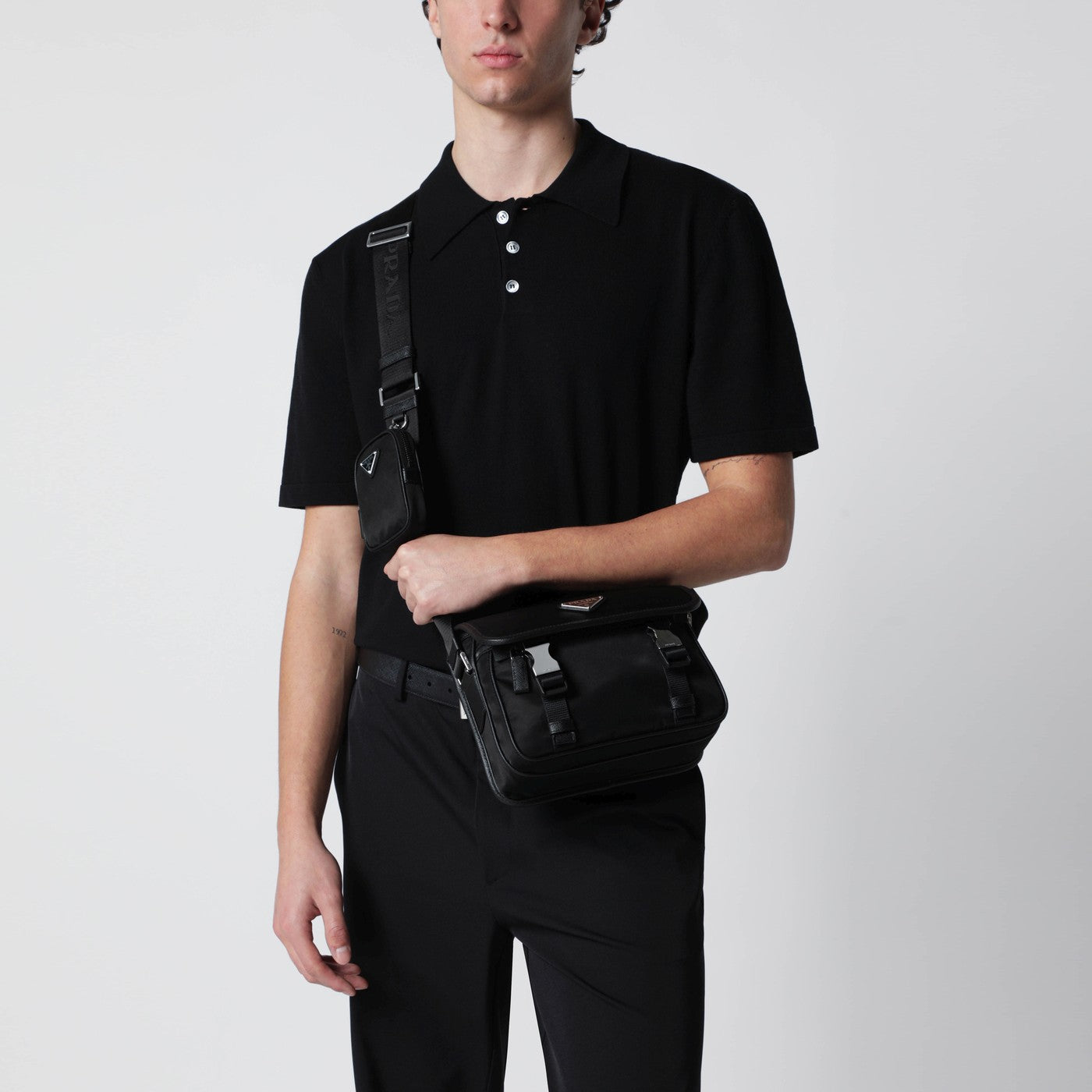 Schwarze Umhängetasche aus Re-Nylon